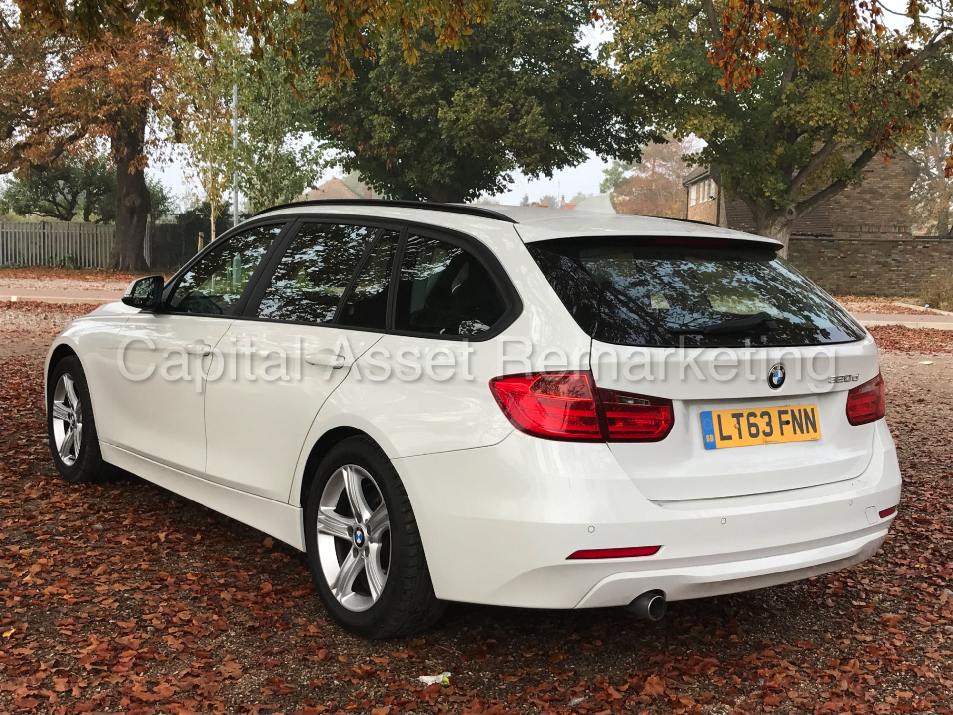 BMW 320d 'ESTATE / TOURING' (2014 MODEL) 8 SPEED AUTO - SAT NAV **FULLY LOADED** (1 OWNER FROM NEW) - Image 5 of 25