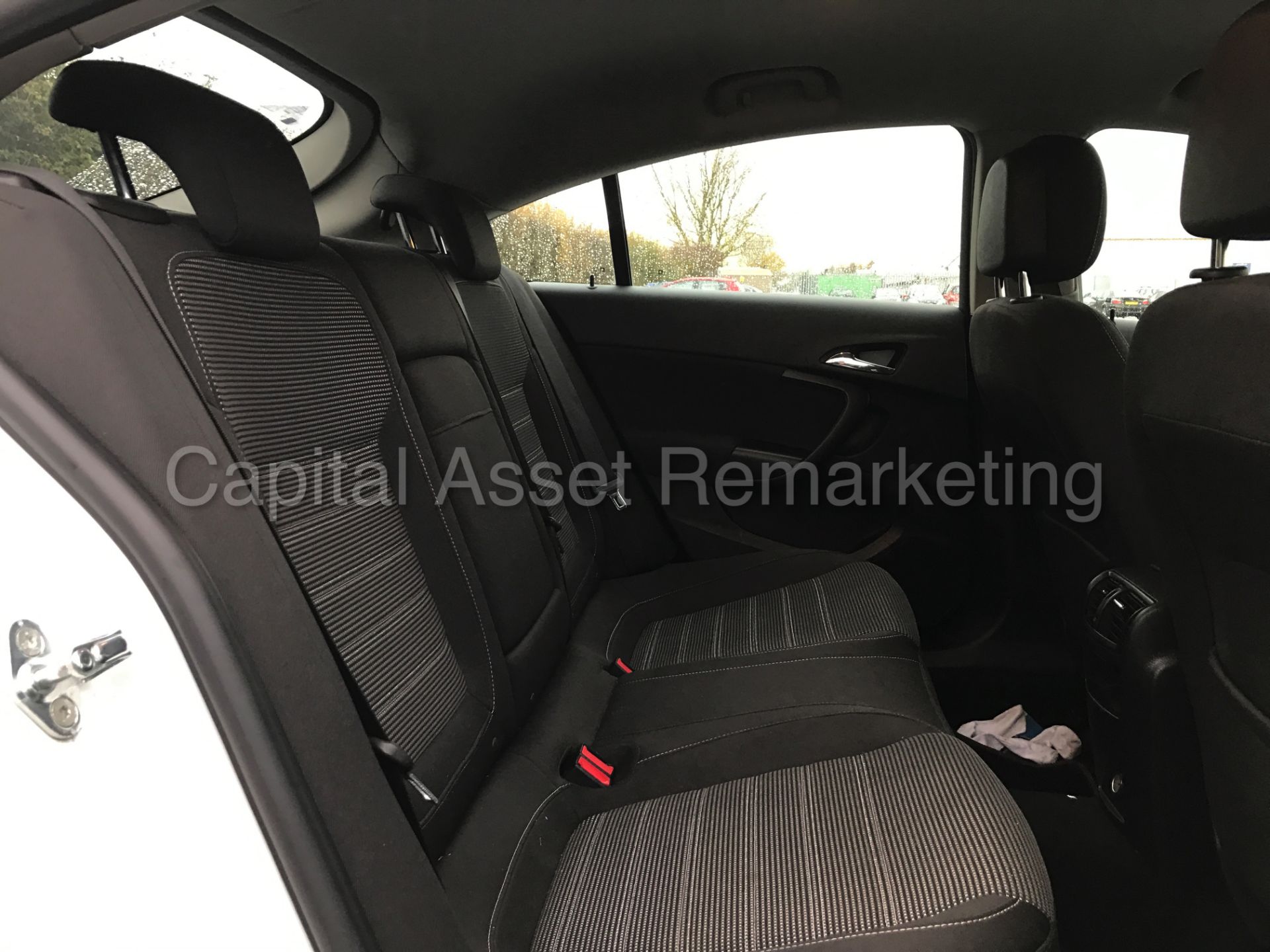 VAUXHALL INSIGNIA 'EXCLUSIVE' (2012) '2.0 CDTI - 6 SPEED - STOP/START - AIR CON' *1 FORMER KEEPER* - Image 20 of 26