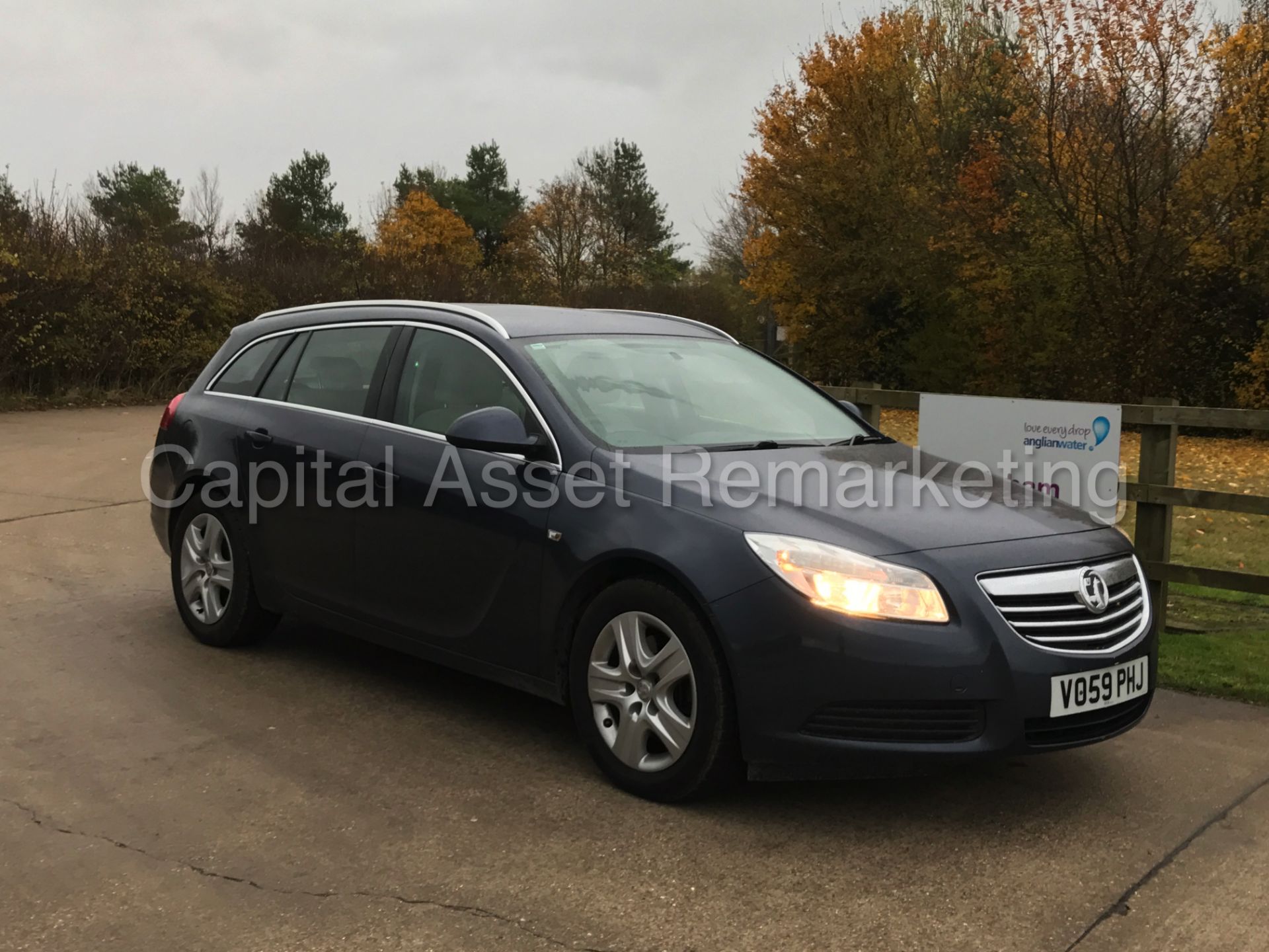 VAUXHALL INSIGNIA 'EXCLUSIVE' 5 DOOR - ESTATE (2010 MODEL) '2.0 CDTI - 160 PS - 6 SPEED' (NO VAT) - Image 8 of 26