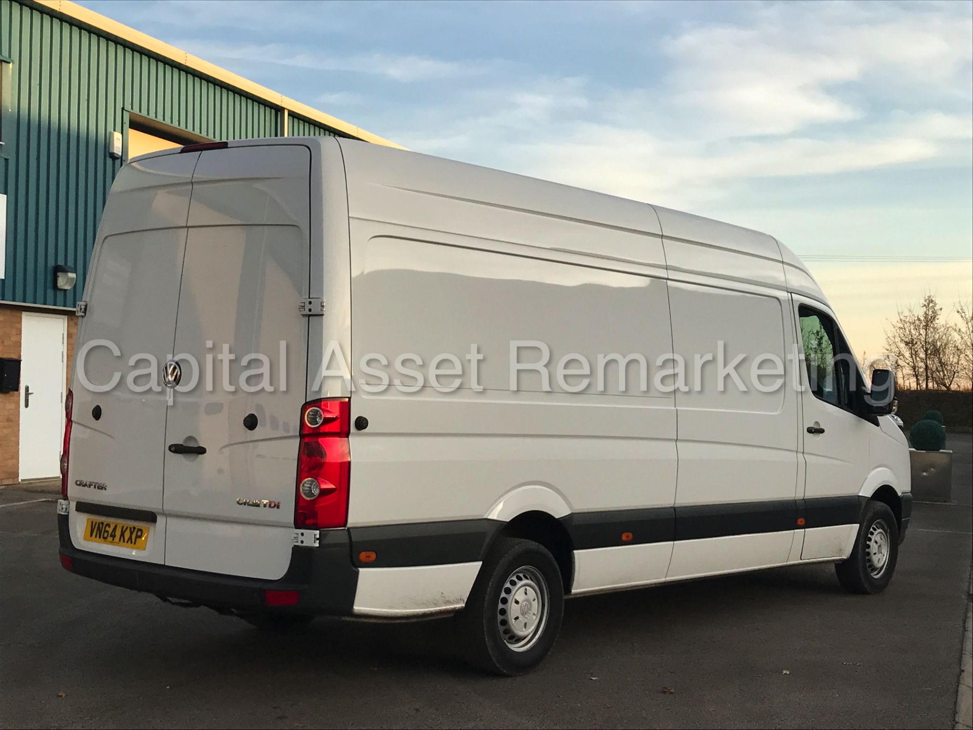 VOLKSWAGEN CRAFTER CR35 'LWB HI-ROOF' (2015 MODEL) '2.0 TDI - 163 PS - 6 SPEED' (1 COMPANY OWNER) - Image 8 of 23