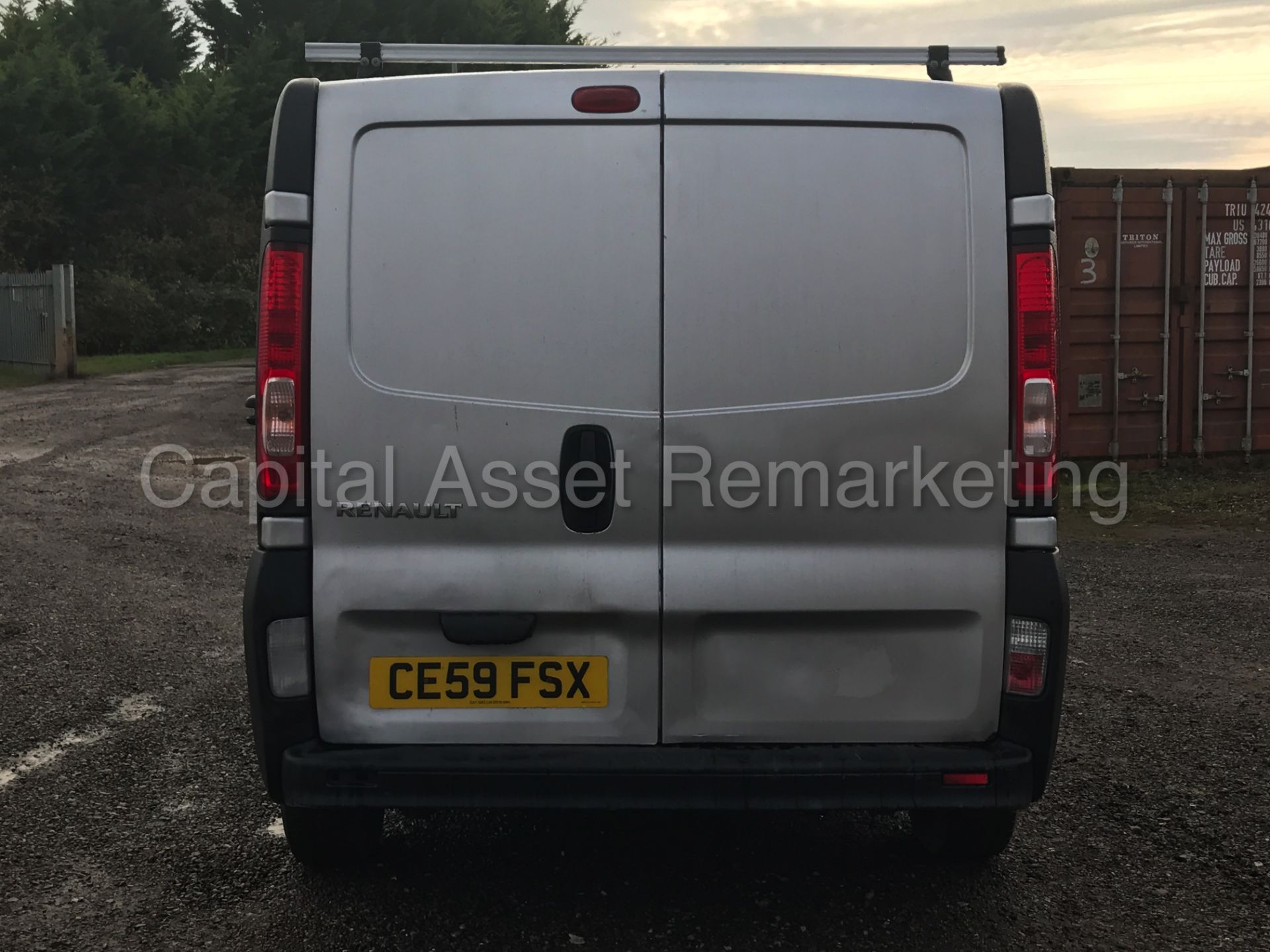RENAULT TRAFIC LL29 DCI 115 (2010 MODEL) '2.0 DCI - 115 PS - 6 SPEED - LWB' **AIR CON** - Image 7 of 20