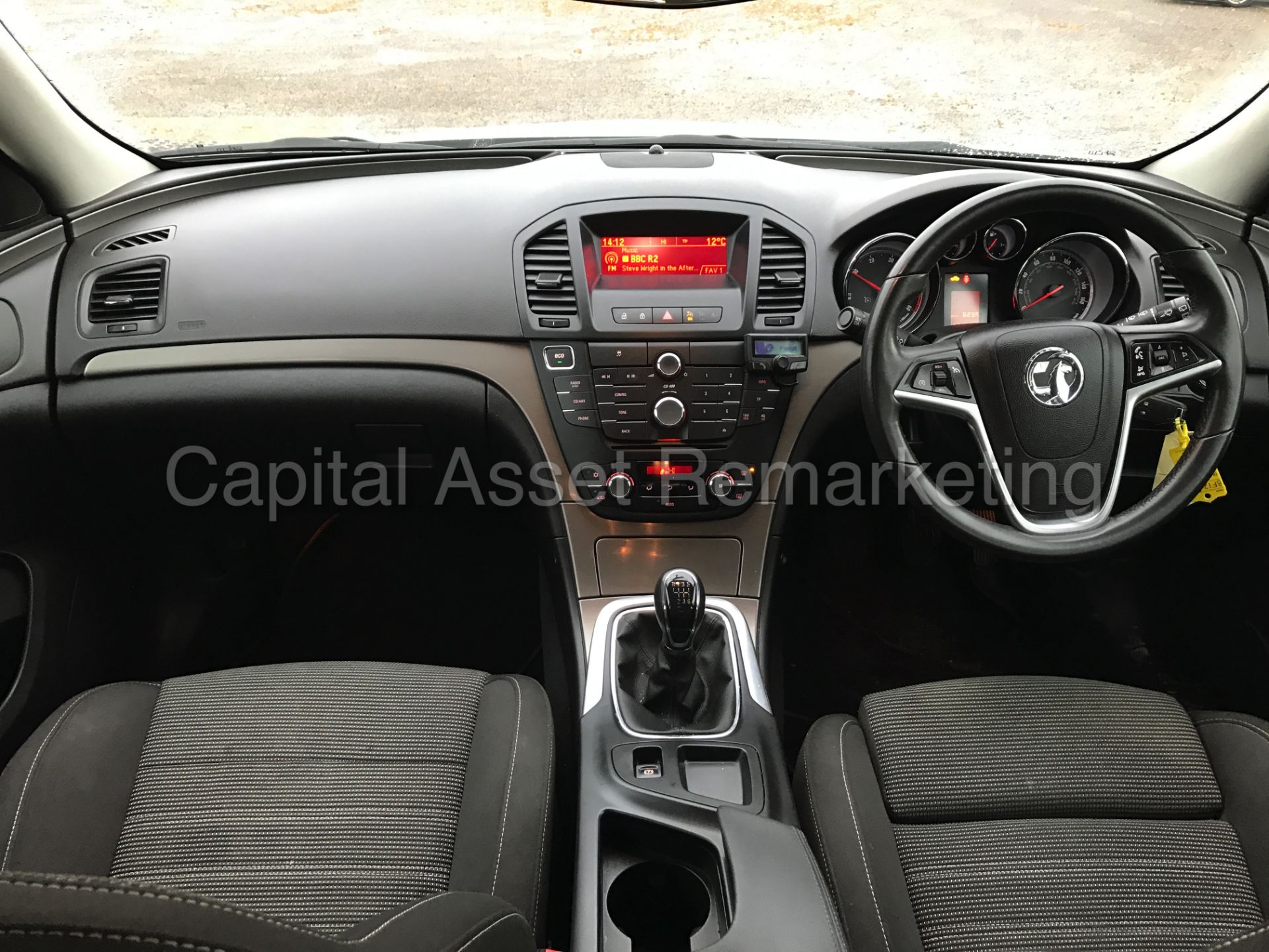VAUXHALL INSIGNIA 'EXCLUSIVE' (2012) '2.0 CDTI - 6 SPEED - STOP/START - AIR CON' *1 FORMER KEEPER* - Image 17 of 26