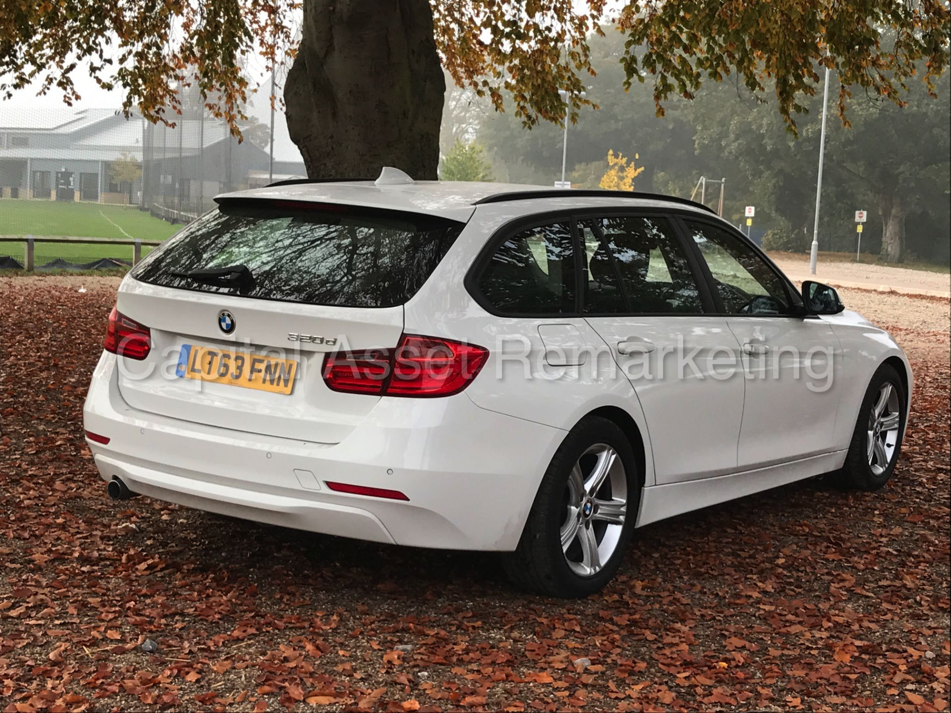 BMW 320d 'ESTATE / TOURING' (2014 MODEL) 8 SPEED AUTO - SAT NAV **FULLY LOADED** (1 OWNER FROM NEW) - Image 7 of 25