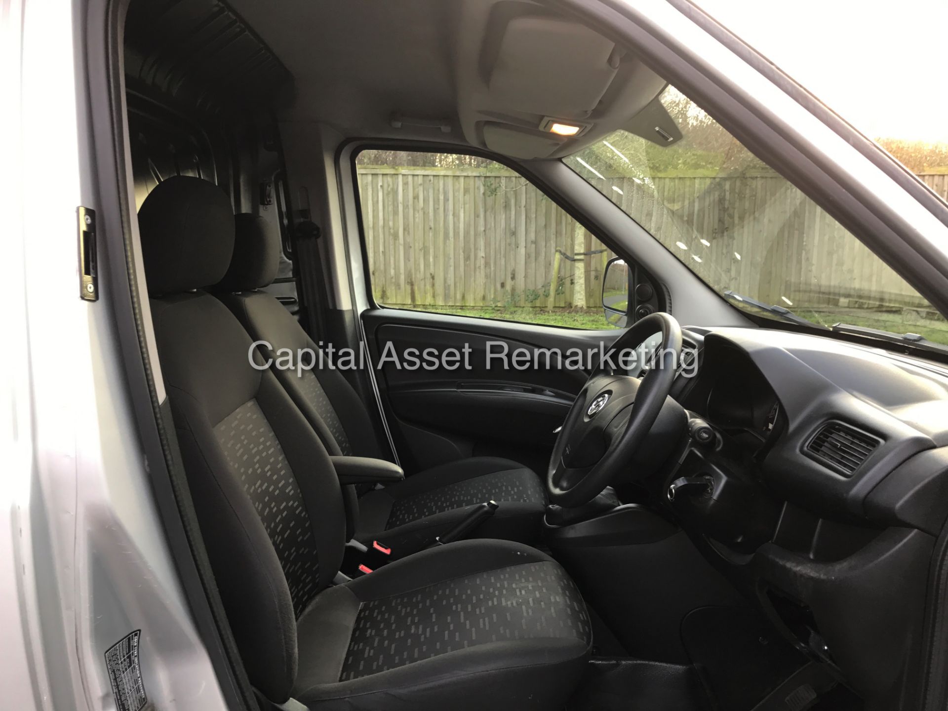 (ON SALE) VAUXHALL COMBO 1.3CDTI "ECO FLEX" MASSIVE SPEC (13 REG) 1 OWNER - ELECTRIC PACK - SILVER - Image 8 of 15