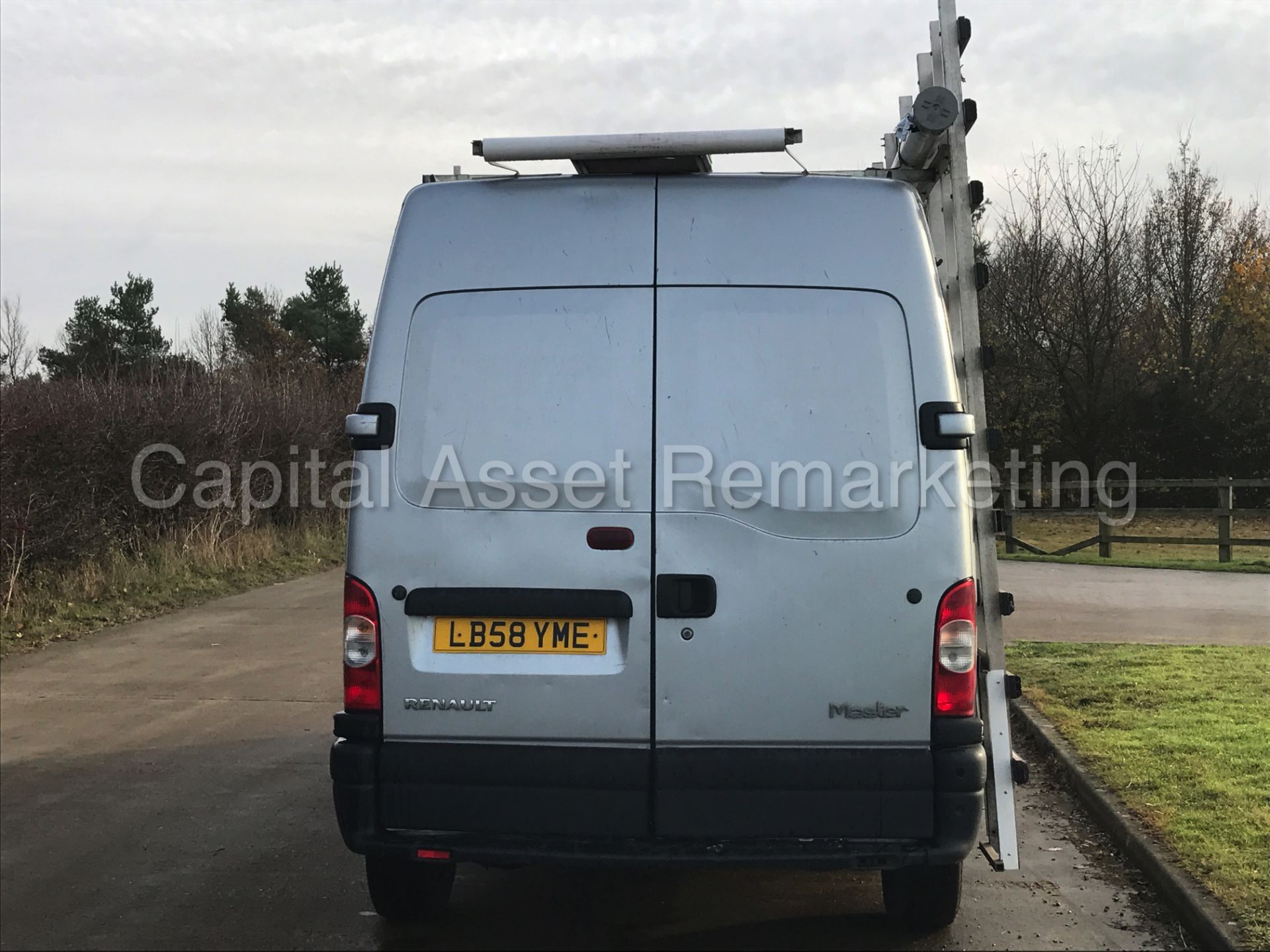 RENAULT MASTER 'LWB HI-ROOF' (2009 MODEL) '2.5 DCI - 120 PS - 6 SPEED - AIR CON' **FULL MOT** - Image 7 of 20