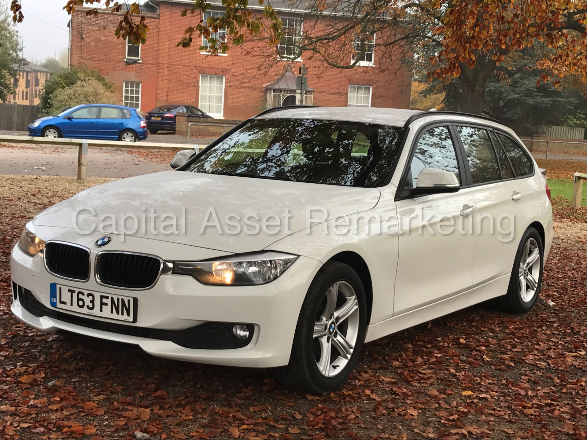 BMW 320d 'ESTATE / TOURING' (2014 MODEL) 8 SPEED AUTO - SAT NAV **FULLY LOADED** (1 OWNER FROM NEW) - Image 4 of 25