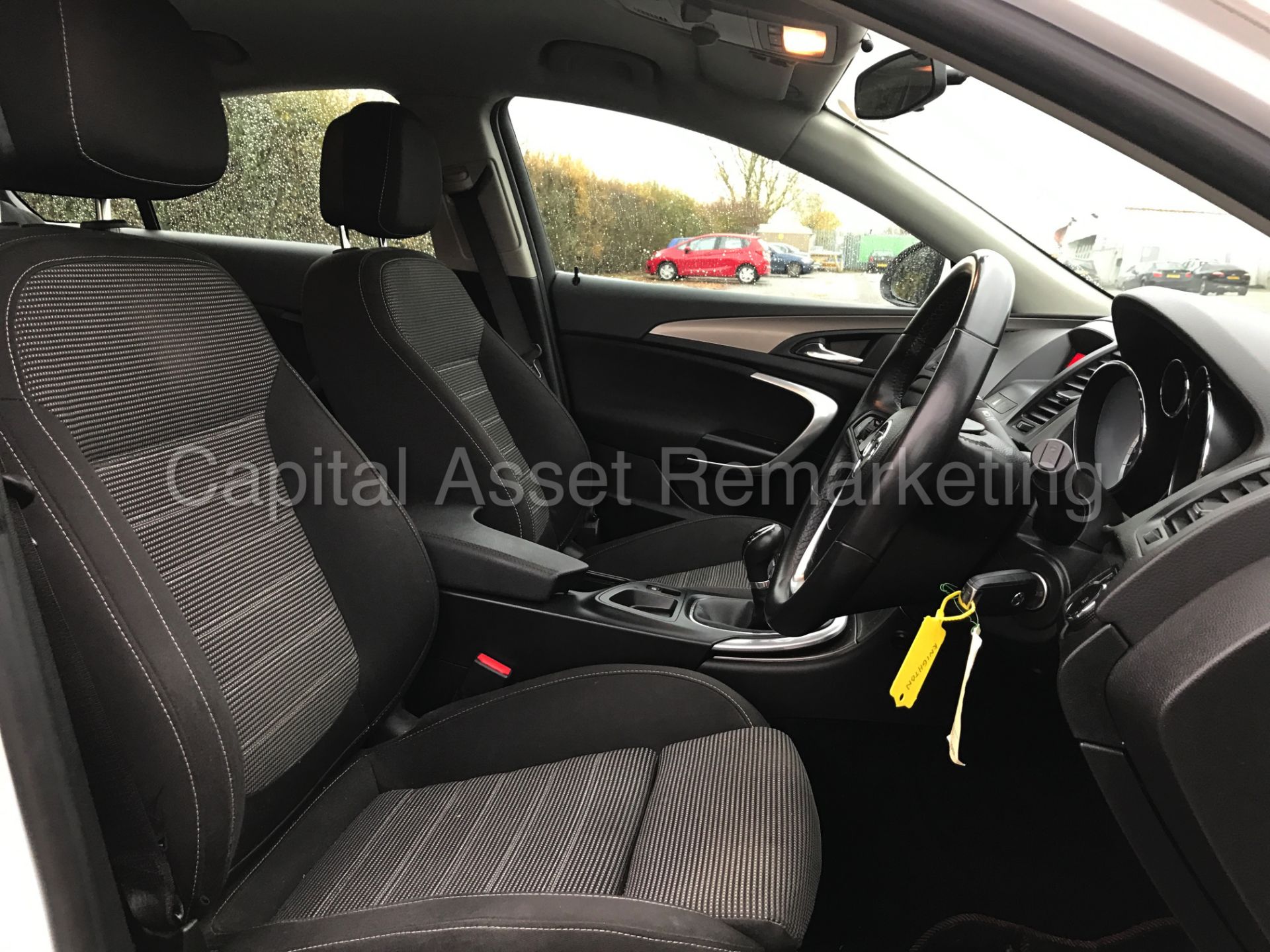 VAUXHALL INSIGNIA 'EXCLUSIVE' (2012) '2.0 CDTI - 6 SPEED - STOP/START - AIR CON' *1 FORMER KEEPER* - Image 21 of 26