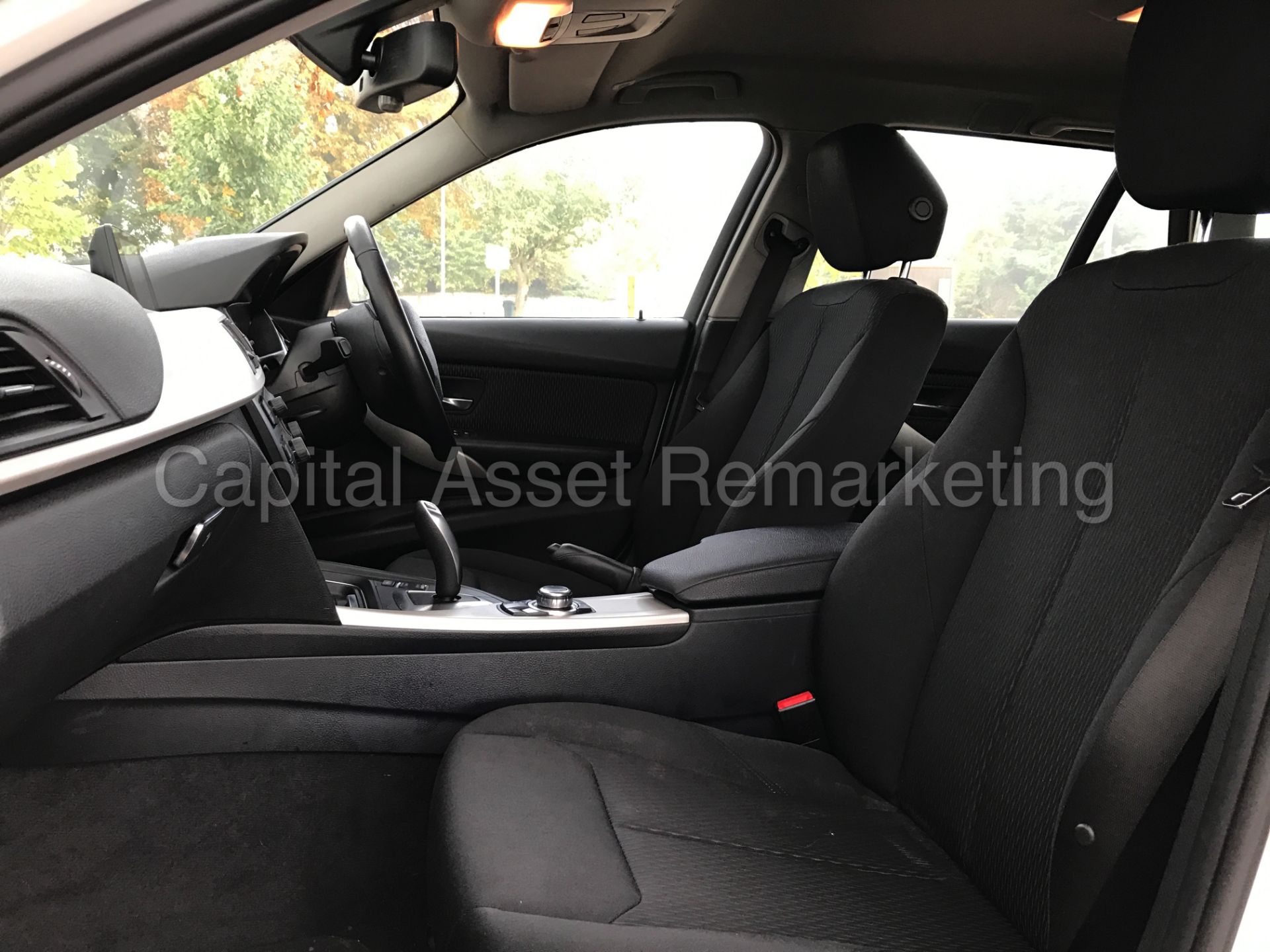 BMW 320d 'ESTATE / TOURING' (2014 MODEL) 8 SPEED AUTO - SAT NAV **FULLY LOADED** (1 OWNER FROM NEW) - Image 21 of 25