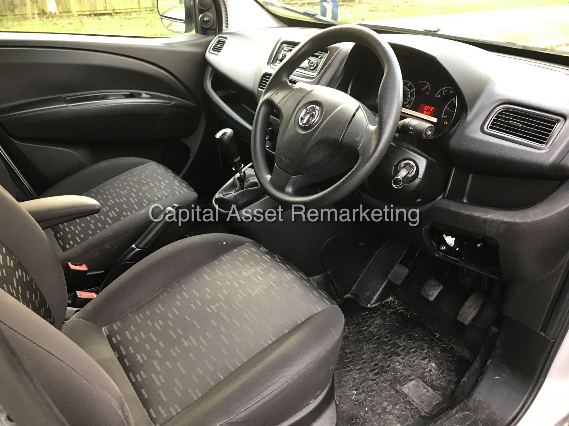 (ON SALE) VAUXHALL COMBO 1.3CDTI "ECO FLEX" MASSIVE SPEC (13 REG) 1 OWNER - ELECTRIC PACK - SILVER - Image 9 of 15