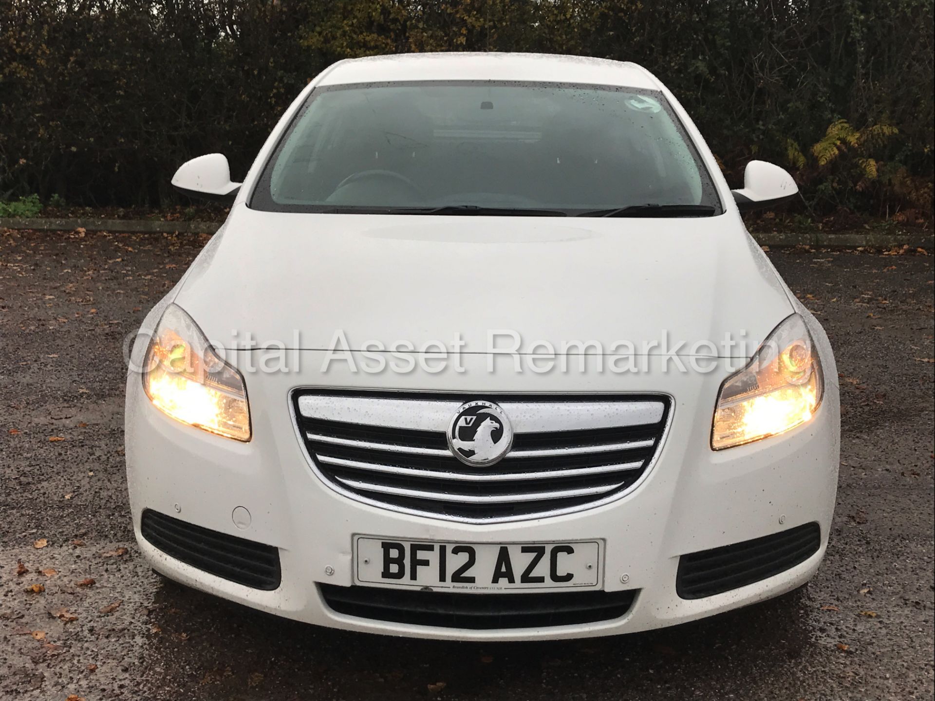 VAUXHALL INSIGNIA 'EXCLUSIVE' (2012) '2.0 CDTI - 6 SPEED - STOP/START - AIR CON' *1 FORMER KEEPER* - Image 3 of 26