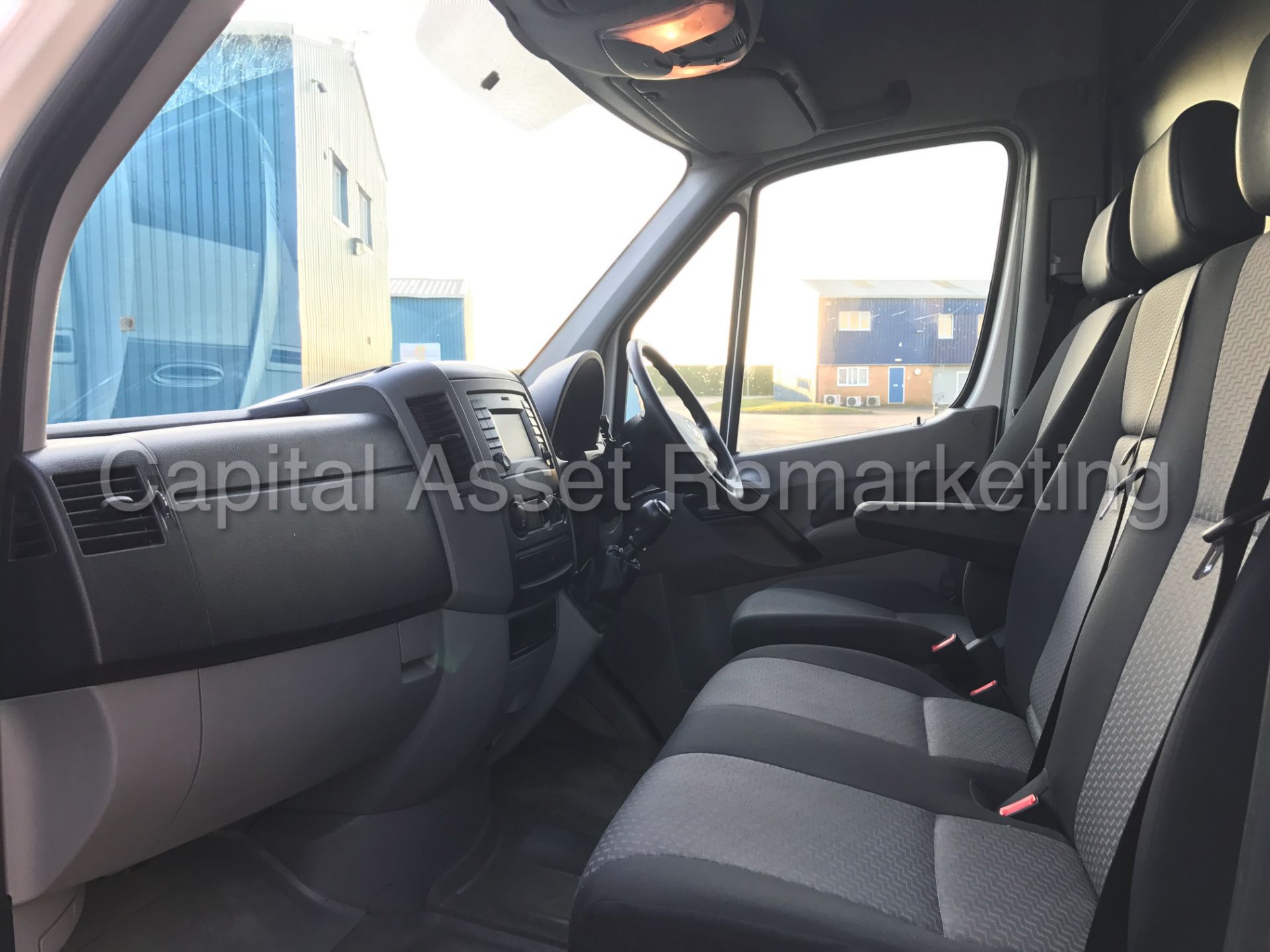 VOLKSWAGEN CRAFTER CR35 'LWB HI-ROOF' (2015 MODEL) '2.0 TDI - 163 PS - 6 SPEED' (1 COMPANY OWNER) - Image 16 of 23