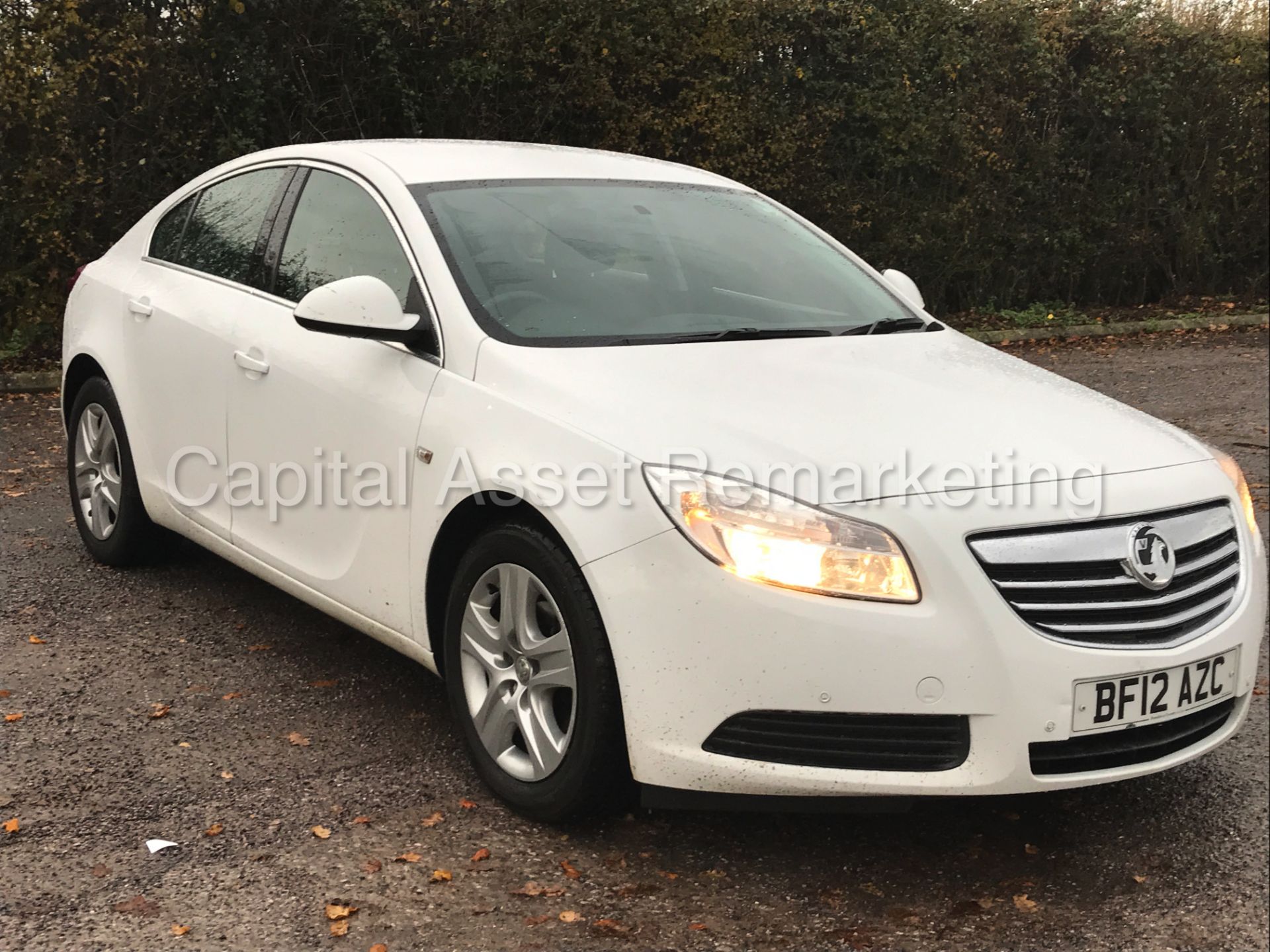 VAUXHALL INSIGNIA 'EXCLUSIVE' (2012) '2.0 CDTI - 6 SPEED - STOP/START - AIR CON' *1 FORMER KEEPER* - Image 2 of 26