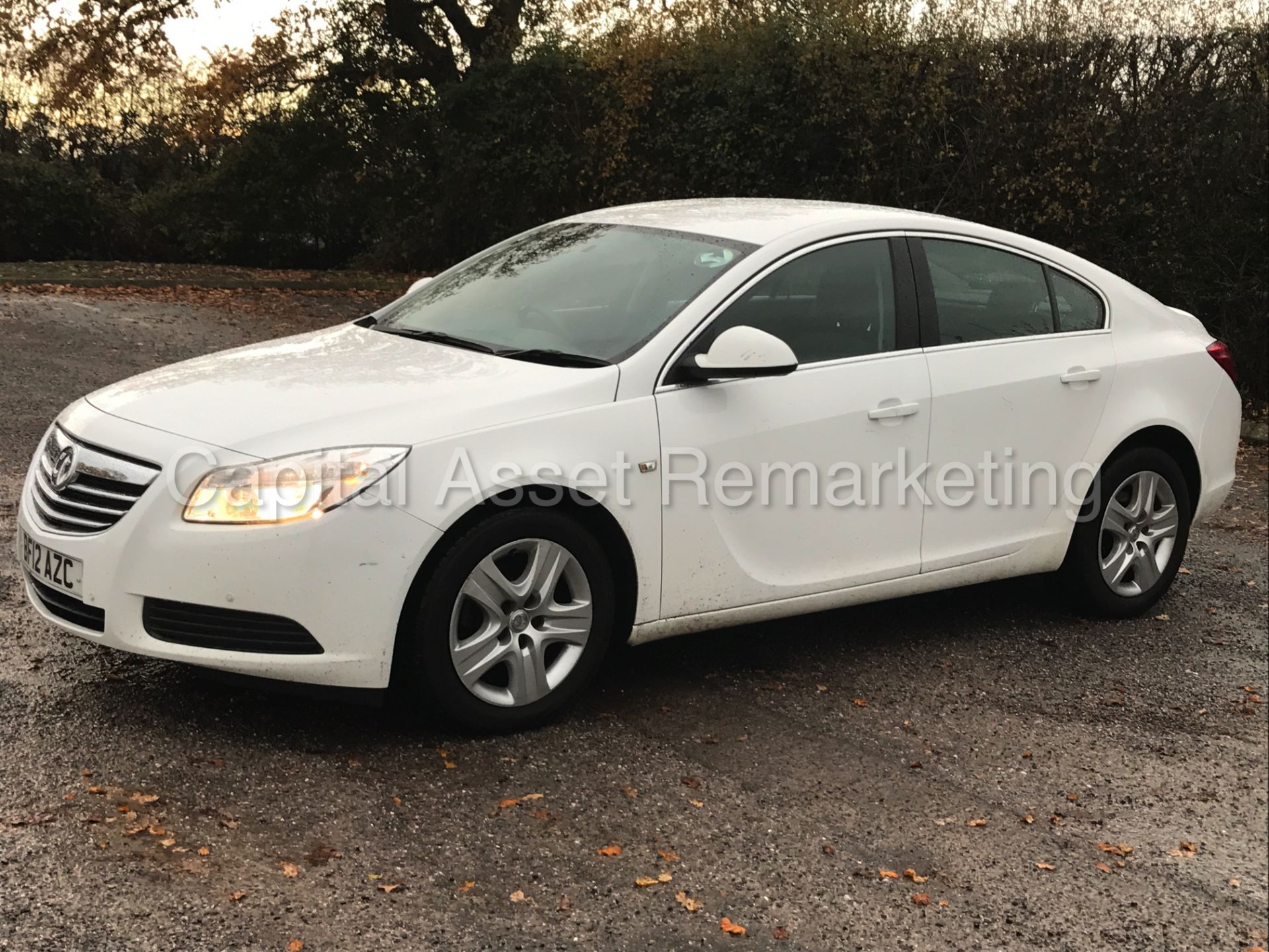 VAUXHALL INSIGNIA 'EXCLUSIVE' (2012) '2.0 CDTI - 6 SPEED - STOP/START - AIR CON' *1 FORMER KEEPER* - Image 4 of 26
