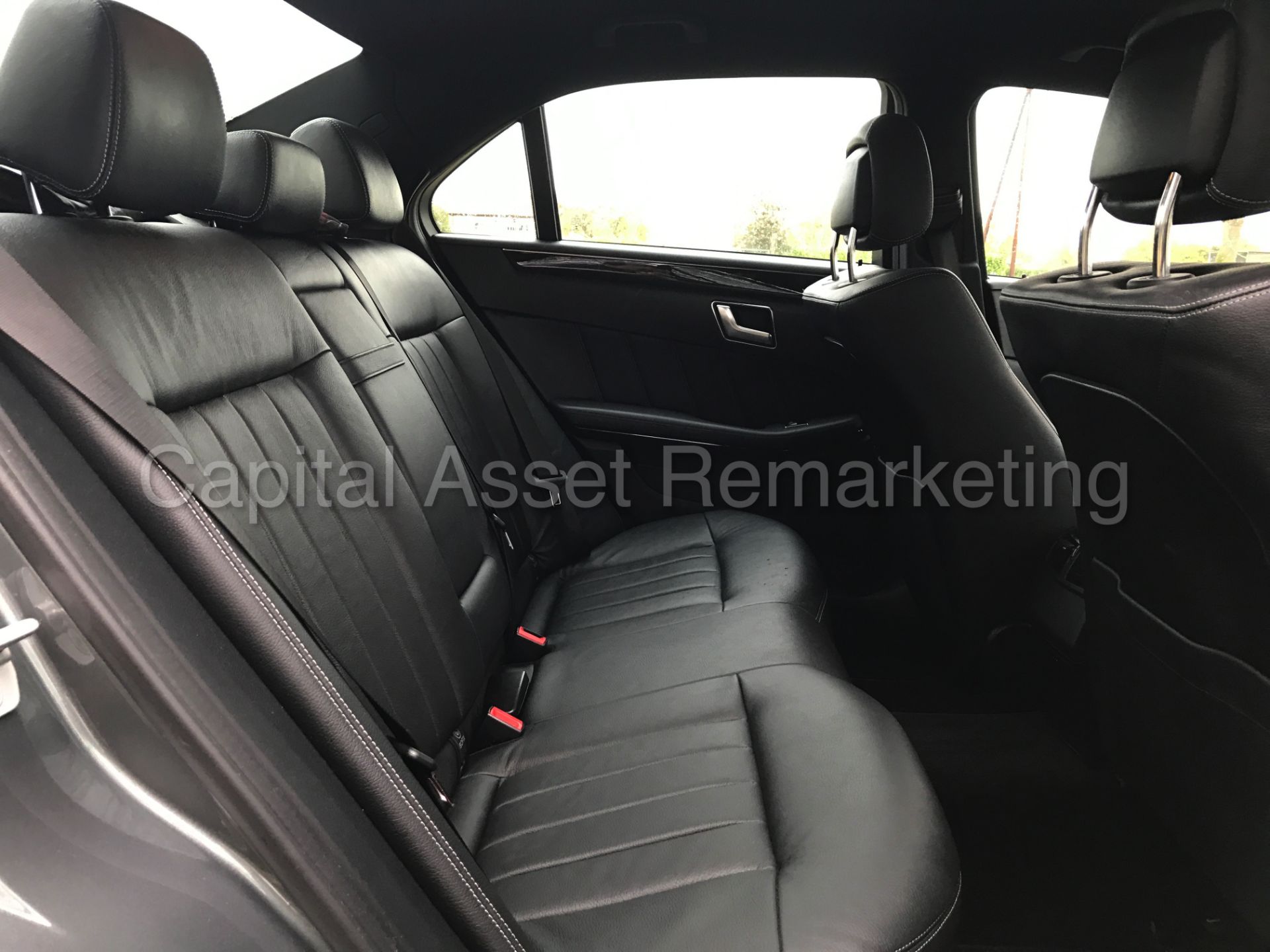 ON SALE MERCEDES-BENZ E220 CDI (2016 MODEL) 'SALOON - 7-G AUTO TIP-TRONIC - SAT NAV - LEATHER' * - Image 15 of 26