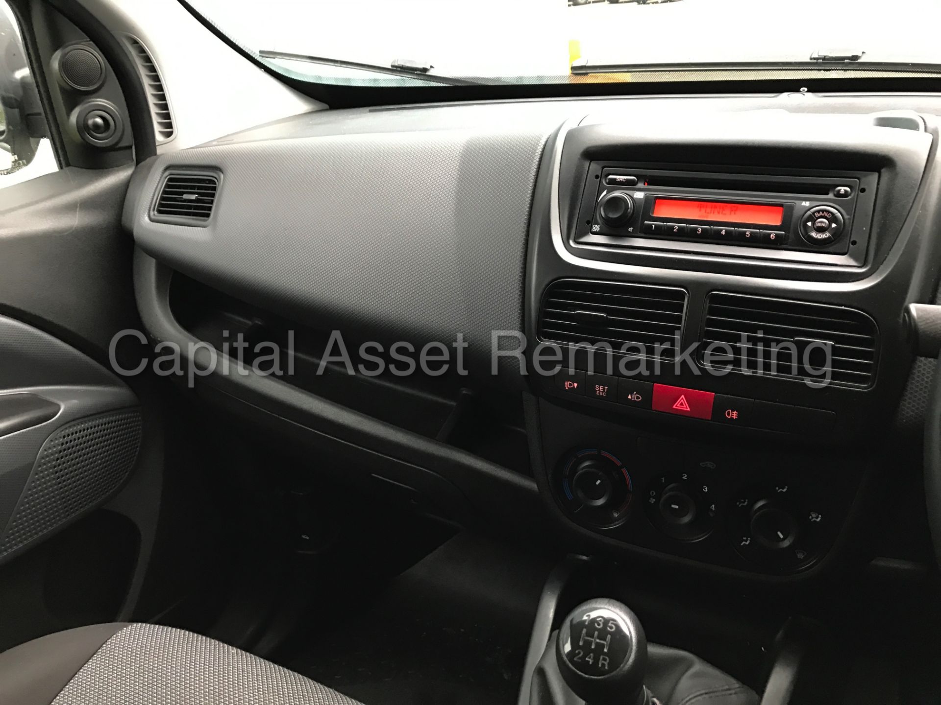 FIAT DOBLO 16V SWB (2014 MODEL) '1.3 MULTI-JET - DIESEL - 5 SPEED' (1 COMPANY OWNER) **LOW MILES** - Image 18 of 20