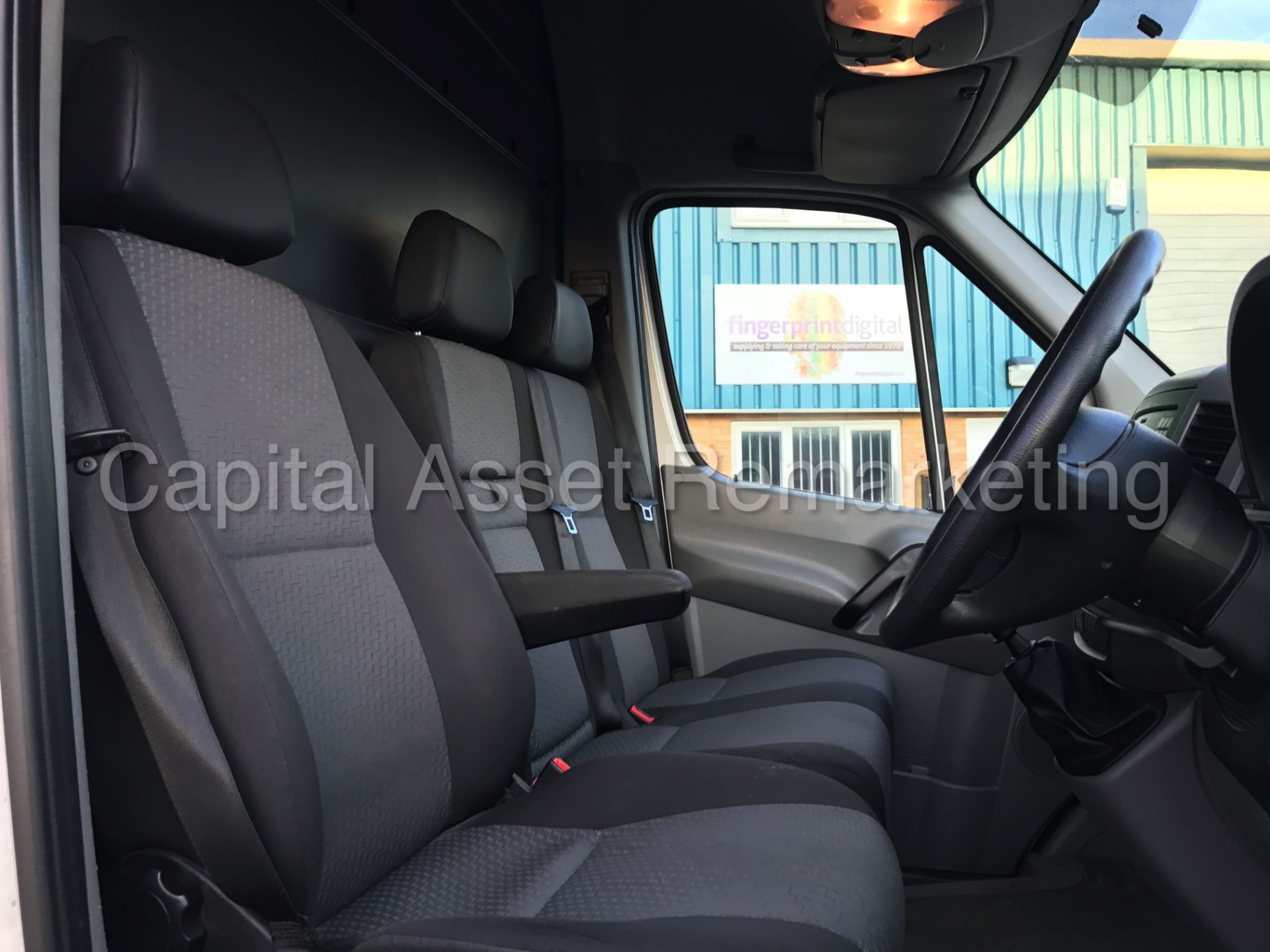 VOLKSWAGEN CRAFTER CR35 'LWB HI-ROOF' (2015 MODEL) '2.0 TDI - 163 PS - 6 SPEED' (1 COMPANY OWNER) - Image 14 of 23