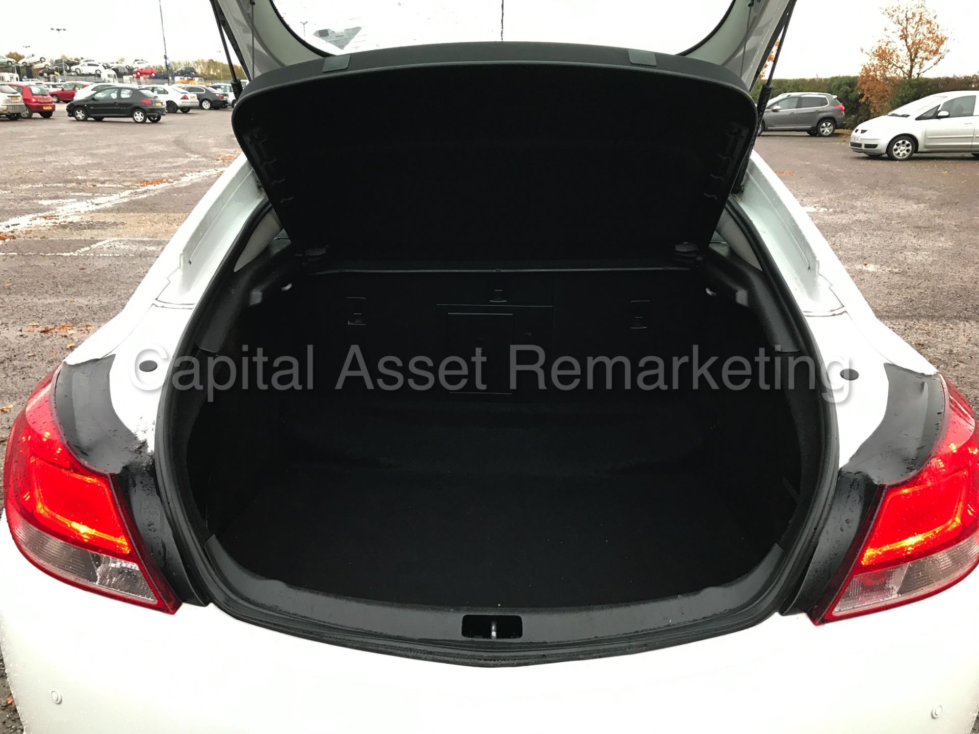 VAUXHALL INSIGNIA 'EXCLUSIVE' (2012) '2.0 CDTI - 6 SPEED - STOP/START - AIR CON' *1 FORMER KEEPER* - Image 19 of 26