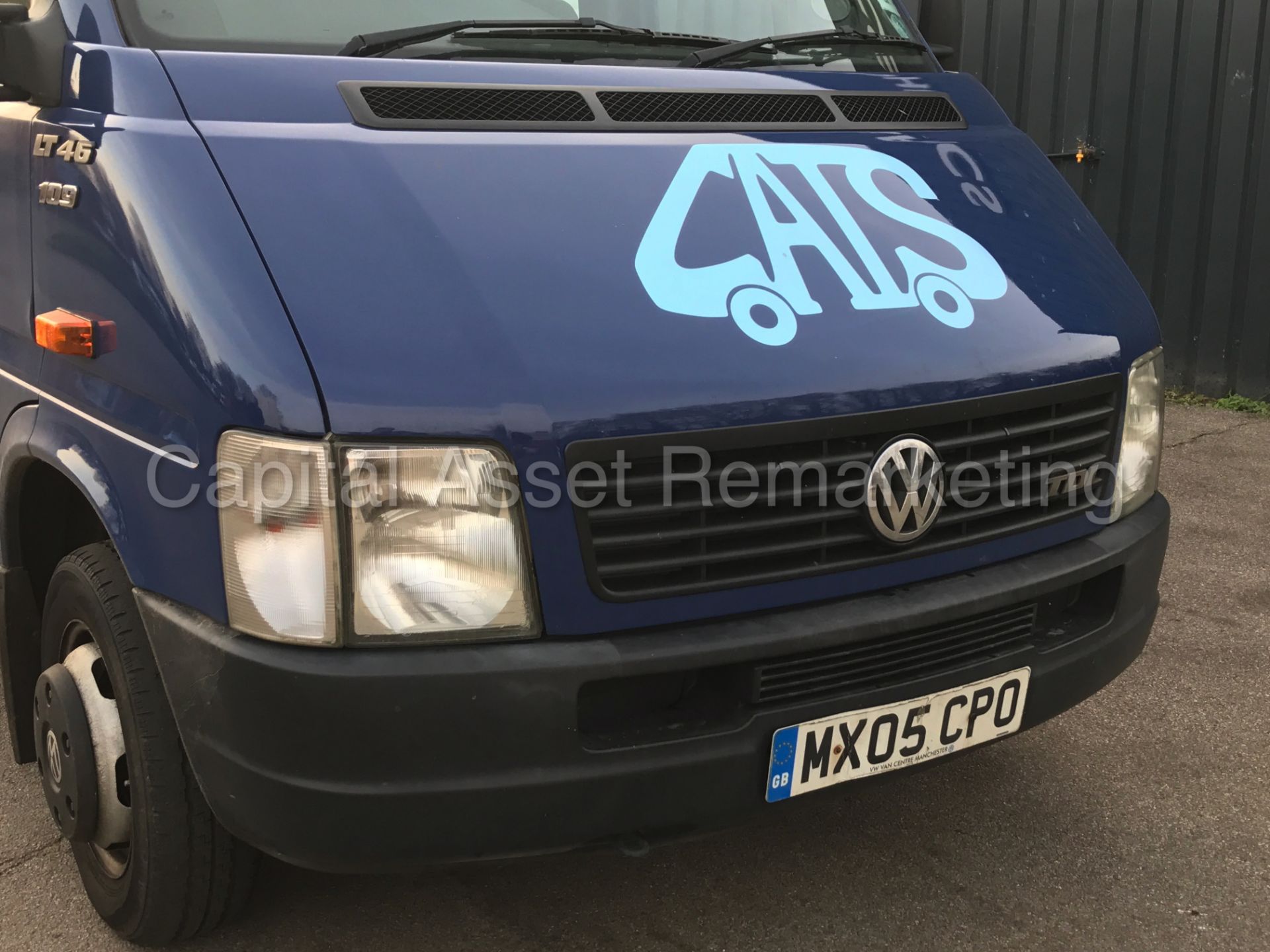 VW LT46 TDI 'LWB HI-ROOF' (2005) *16 SEATER BUS* 'COACH INTERIOR - TWIN SIDE DOORS' VERY LOW MILES - Image 9 of 24