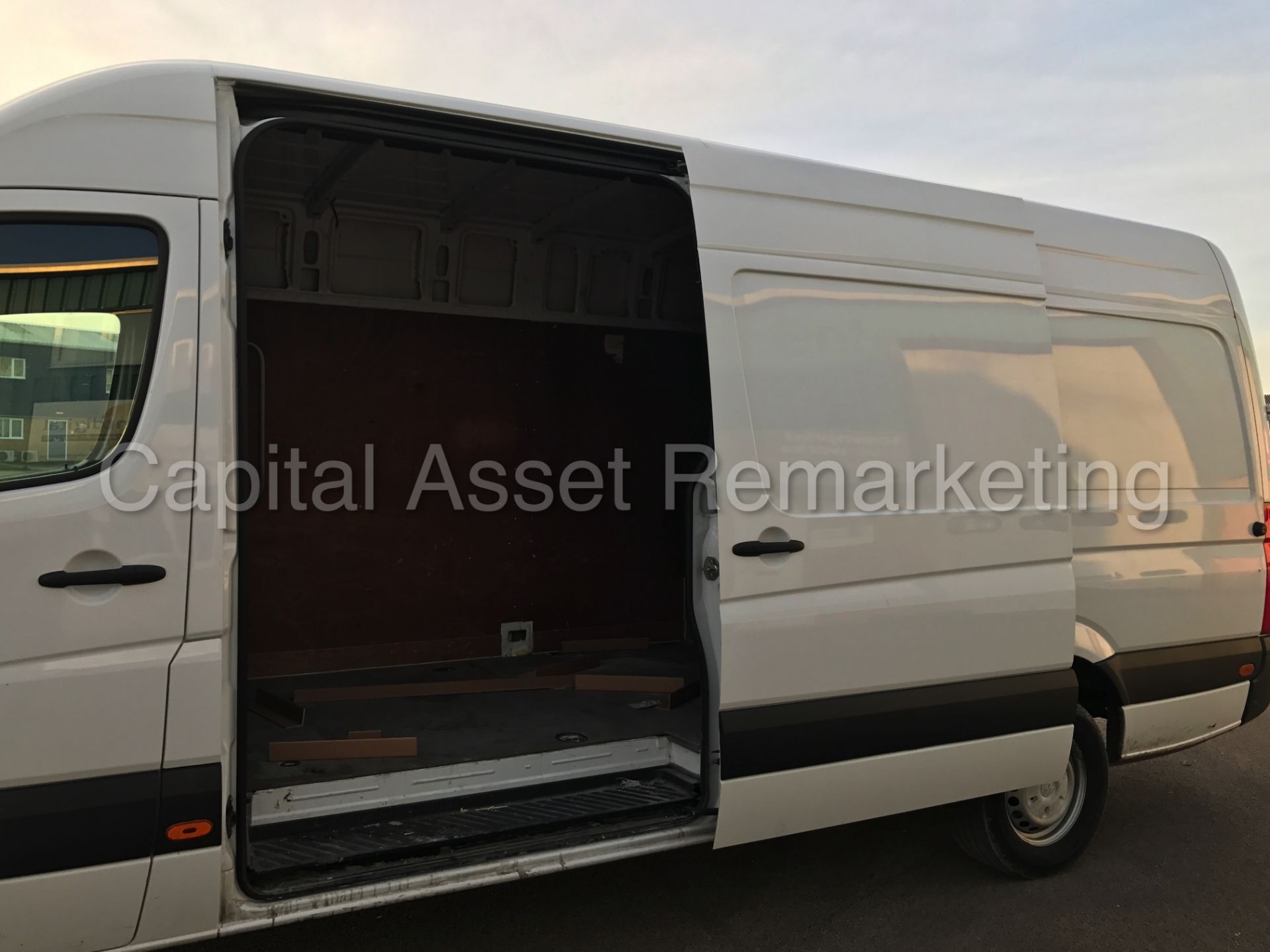 VOLKSWAGEN CRAFTER CR35 'LWB HI-ROOF' (2015 MODEL) '2.0 TDI - 163 PS - 6 SPEED' (1 COMPANY OWNER) - Image 11 of 23