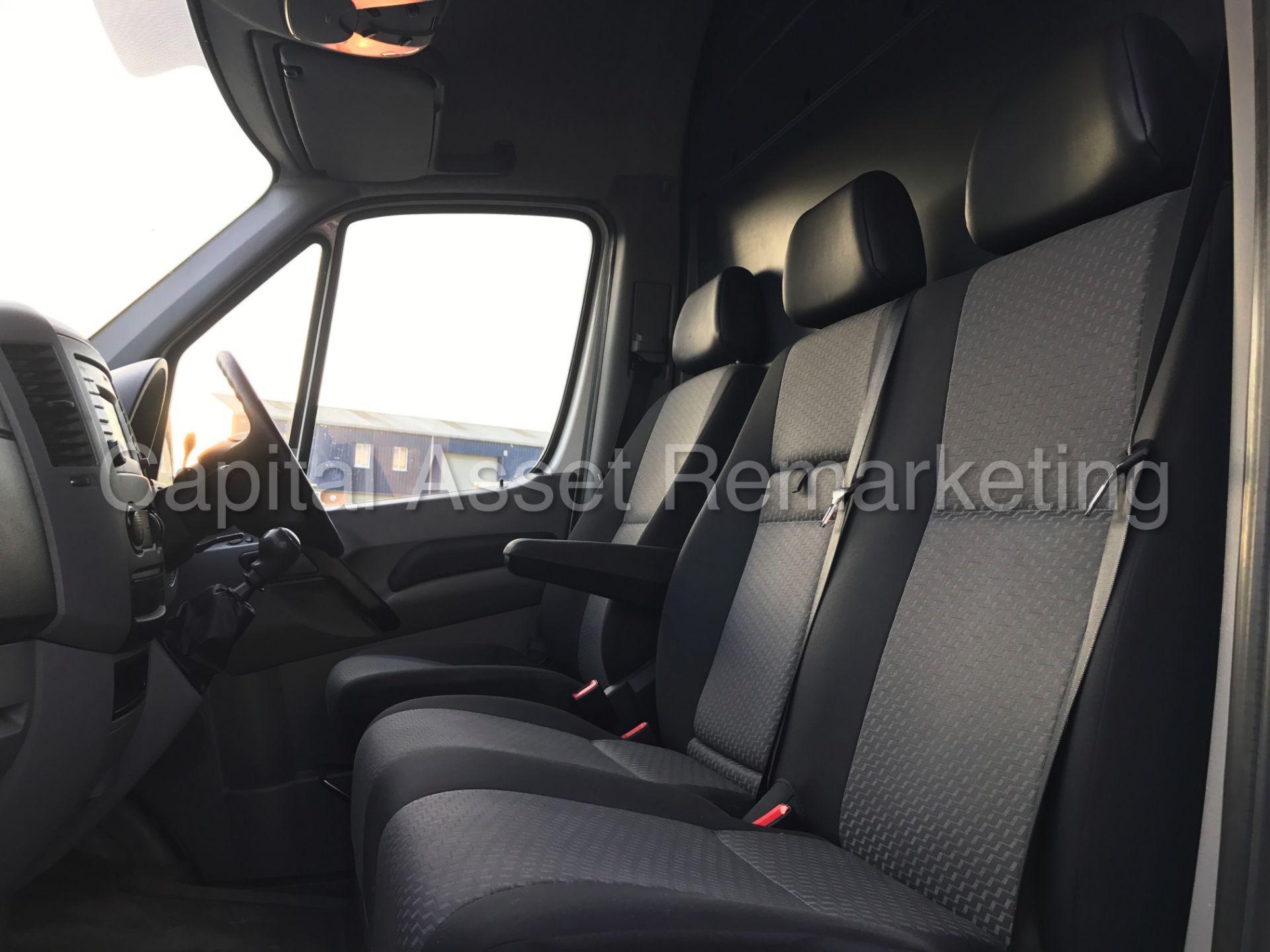 VOLKSWAGEN CRAFTER CR35 'LWB HI-ROOF' (2015 MODEL) '2.0 TDI - 163 PS - 6 SPEED' (1 COMPANY OWNER) - Image 19 of 23