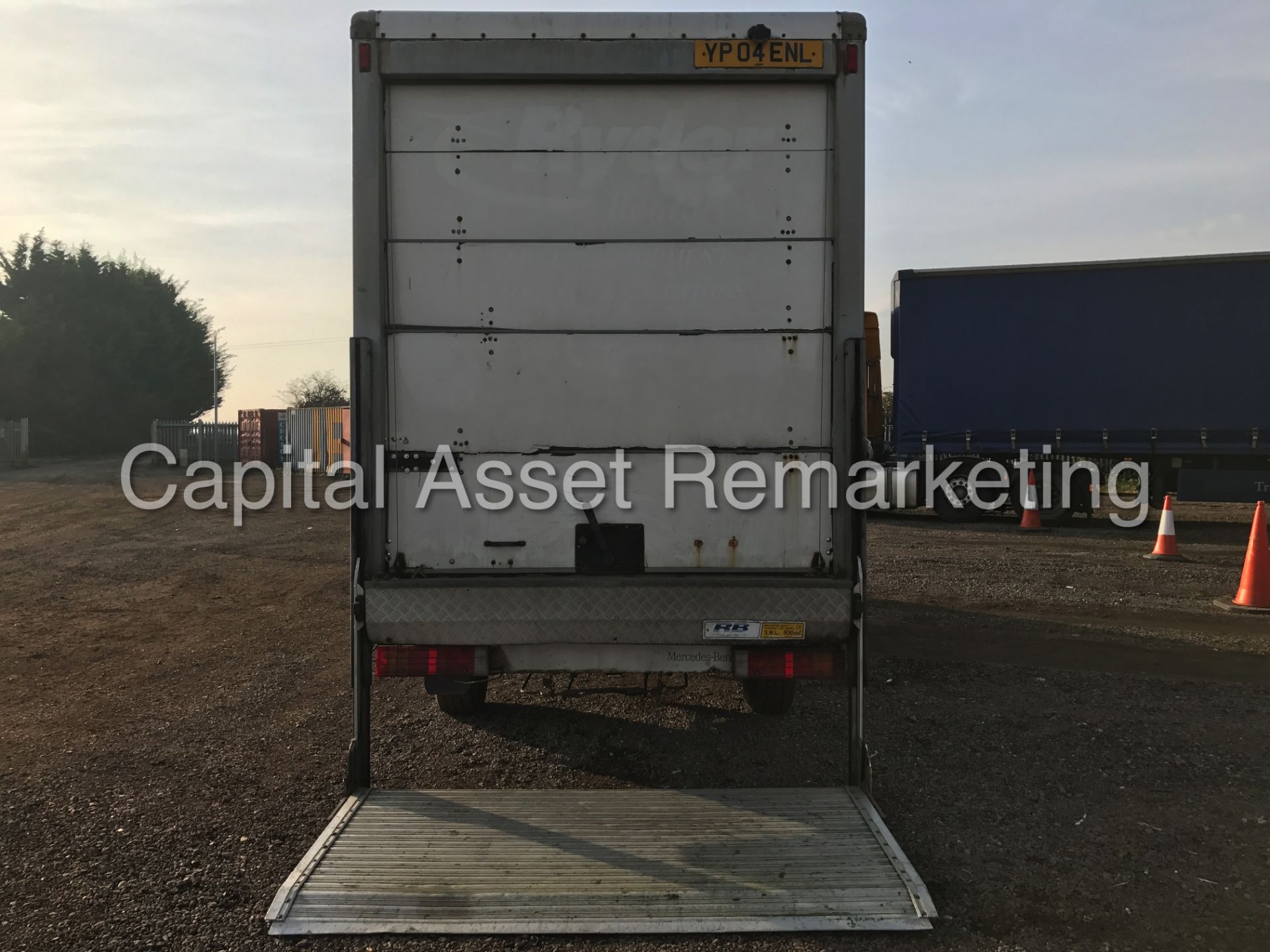 (On Sale) MERCEDES SPRINTER 311 CDI 'LWB - LUTON' (2004 - 04 REG) '2.1 CDI - TAIL LIFT' (NO VAT) - Image 12 of 16