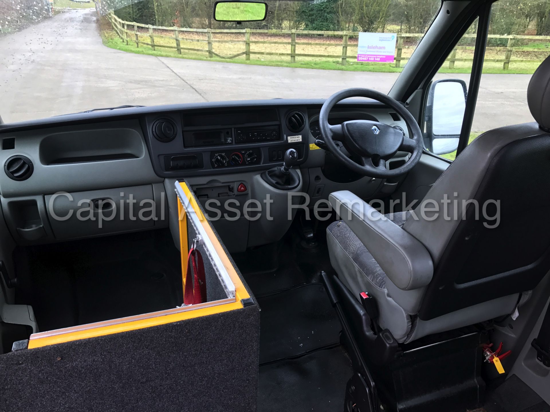 RENAULT MASTER '12 SEATER BUS' (2006 MODEL) '2.5Dci - 6 SPEED - FULLY ACCESSIBLE - WHEEL CHAIR LIFT' - Image 19 of 22