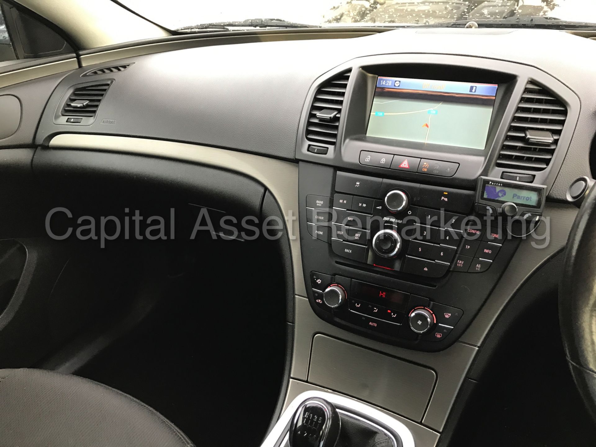 VAUXHALL INSIGNIA 'EXCLUSIVE NAV' ESTATE (2009) '2.0 CDTI - 6 SPEED - SAT NAV' (STAMPED SERVICE) - Image 15 of 25