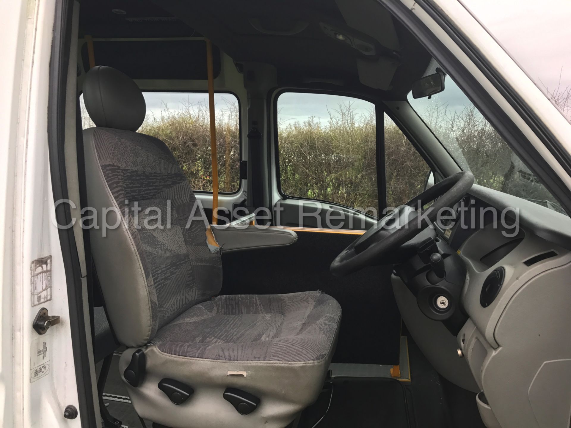RENAULT MASTER '12 SEATER BUS' (2006 MODEL) '2.5Dci - 6 SPEED - FULLY ACCESSIBLE - WHEEL CHAIR LIFT' - Image 11 of 22