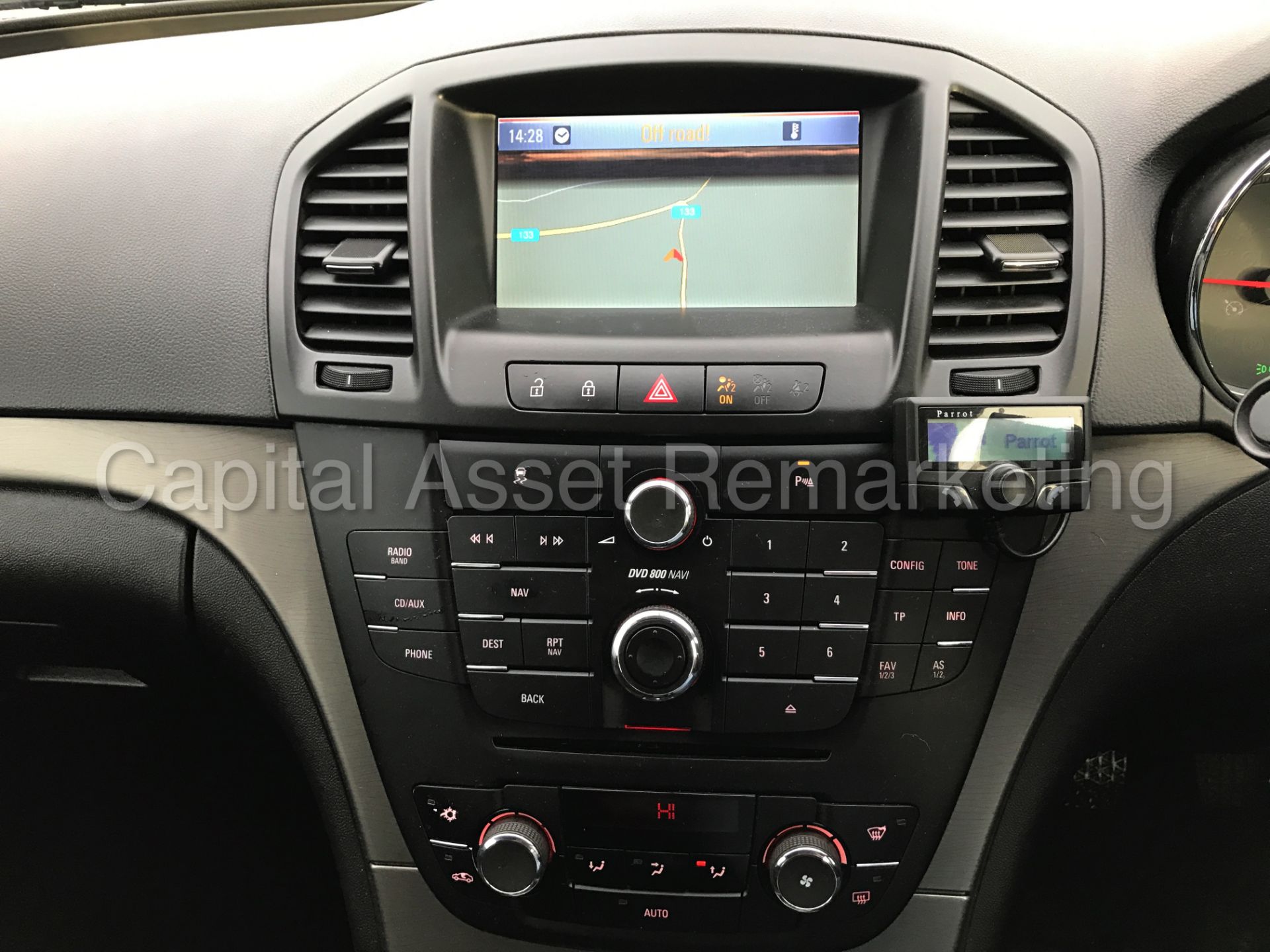 VAUXHALL INSIGNIA 'EXCLUSIVE NAV' ESTATE (2009) '2.0 CDTI - 6 SPEED - SAT NAV' (STAMPED SERVICE) - Image 14 of 25