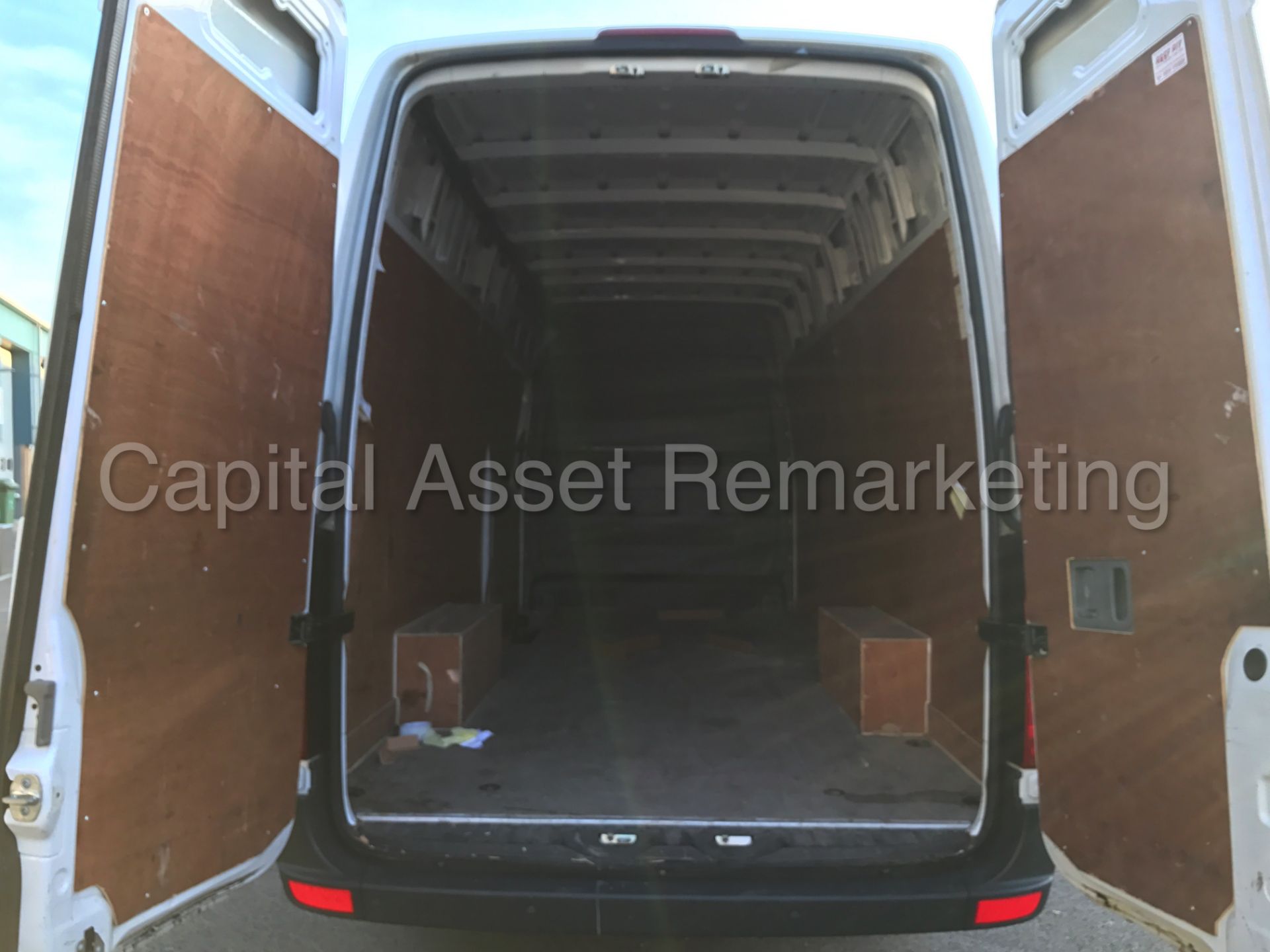 VOLKSWAGEN CRAFTER CR35 'LWB HI-ROOF' (2015 MODEL) '2.0 TDI - 163 PS - 6 SPEED' (1 COMPANY OWNER) - Image 12 of 23