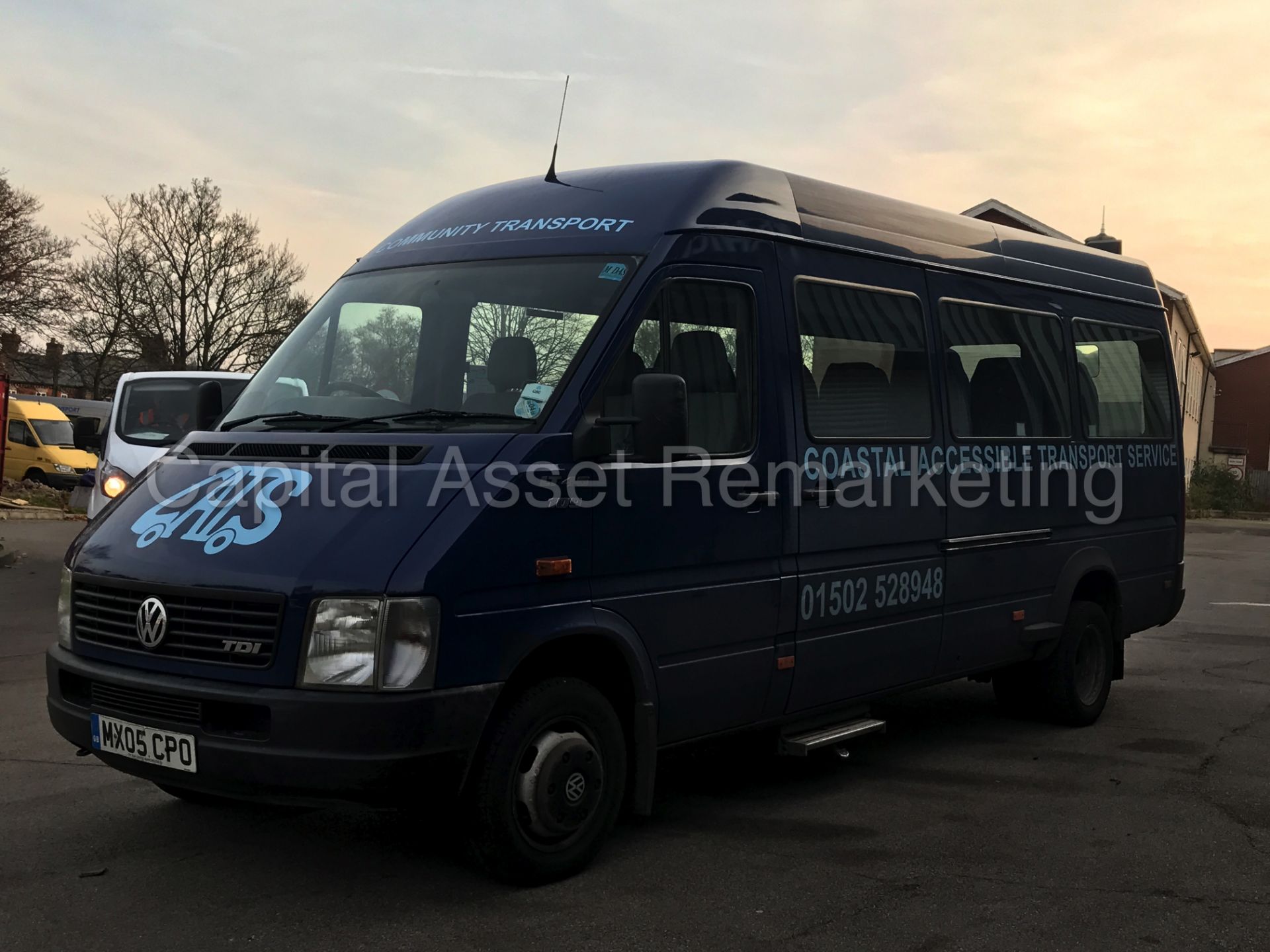 VW LT46 TDI 'LWB HI-ROOF' (2005) *16 SEATER BUS* 'COACH INTERIOR - TWIN SIDE DOORS' VERY LOW MILES - Image 4 of 24