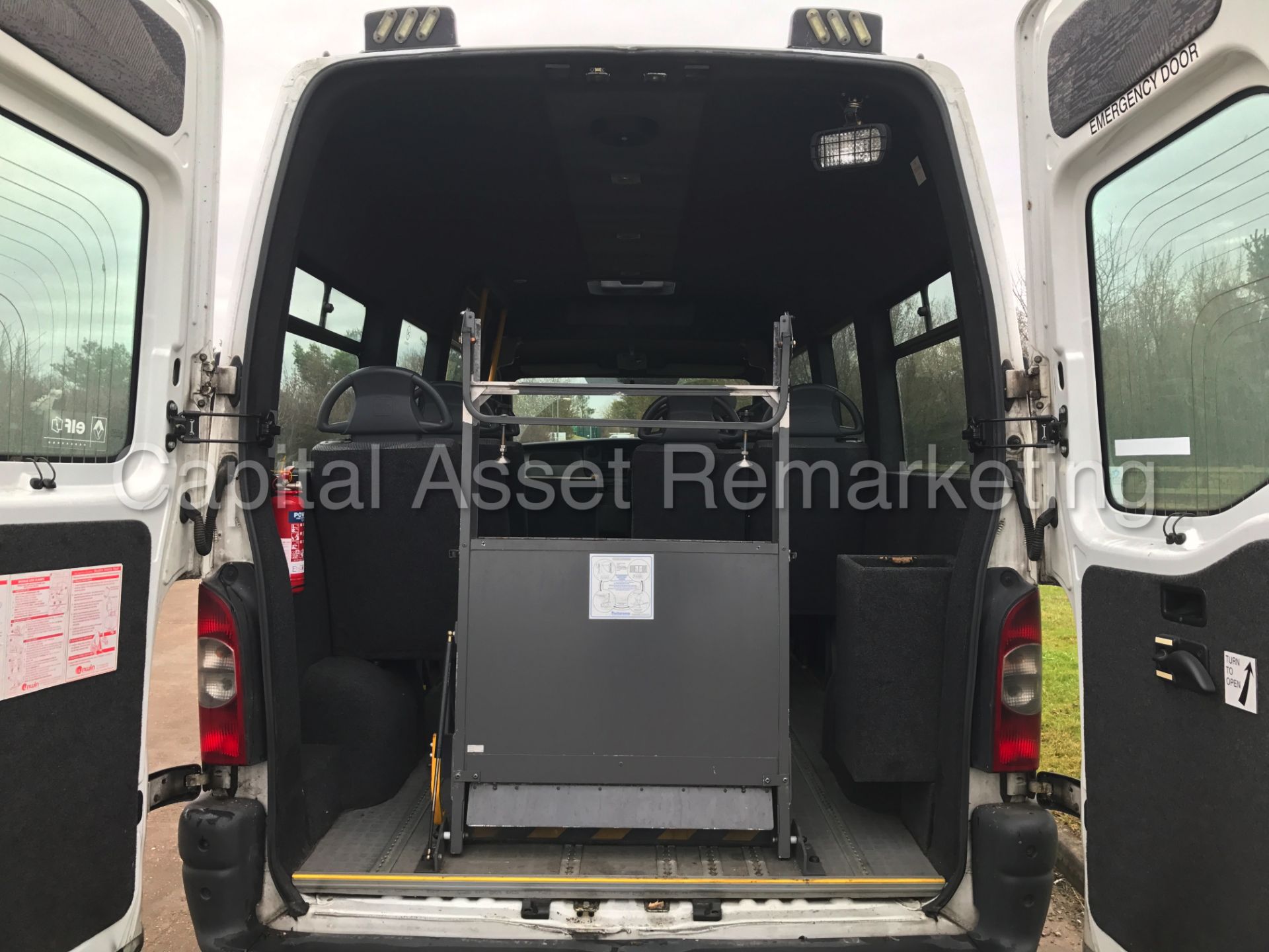 RENAULT MASTER '12 SEATER BUS' (2006 MODEL) '2.5Dci - 6 SPEED - FULLY ACCESSIBLE - WHEEL CHAIR LIFT' - Image 15 of 22