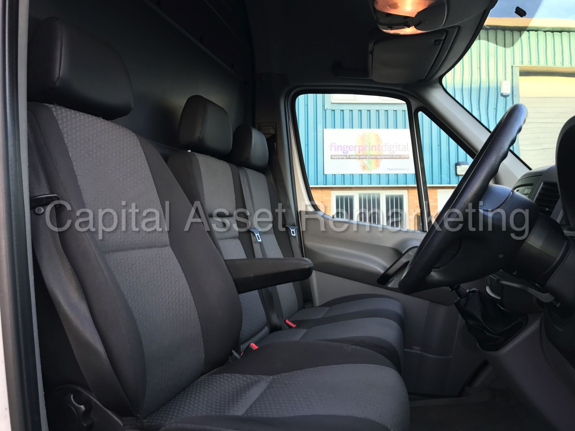 VOLKSWAGEN CRAFTER CR35 'LWB HI-ROOF' (2015 MODEL) '2.0 TDI - 163 PS - 6 SPEED' (1 COMPANY OWNER) - Image 16 of 23