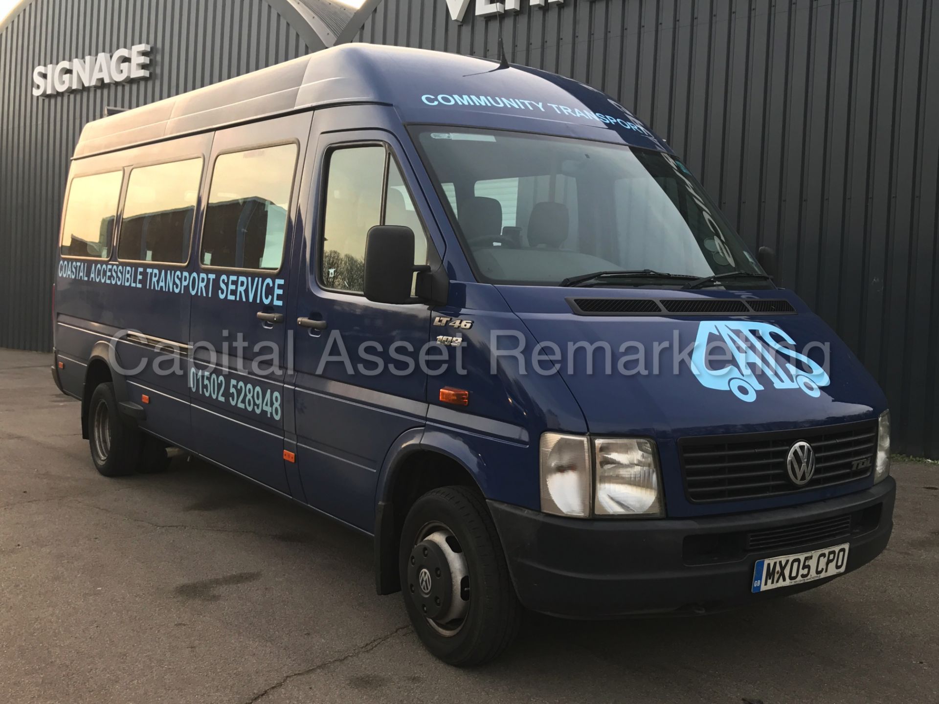 VW LT46 TDI 'LWB HI-ROOF' (2005) *16 SEATER BUS* 'COACH INTERIOR - TWIN SIDE DOORS' VERY LOW MILES - Image 2 of 24