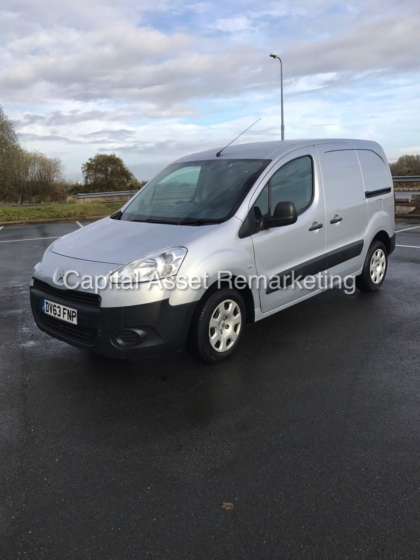 PEUGEOT PARTNER 1.6HDI "PROFESSIONAL" STOP/START - AIR CON - MASSIVE SPEC - SILVER - (2014) MODEL!!! - Image 4 of 12