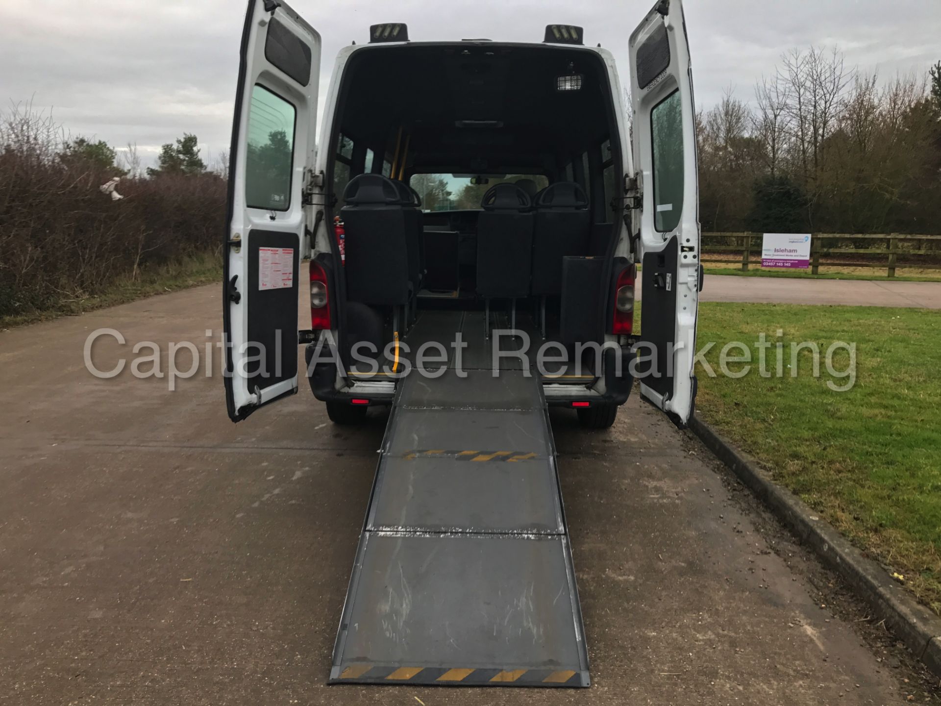 RENAULT MASTER '12 SEATER BUS' (2006 MODEL) '2.5Dci - 6 SPEED - FULLY ACCESSIBLE - WHEEL CHAIR LIFT' - Image 12 of 22