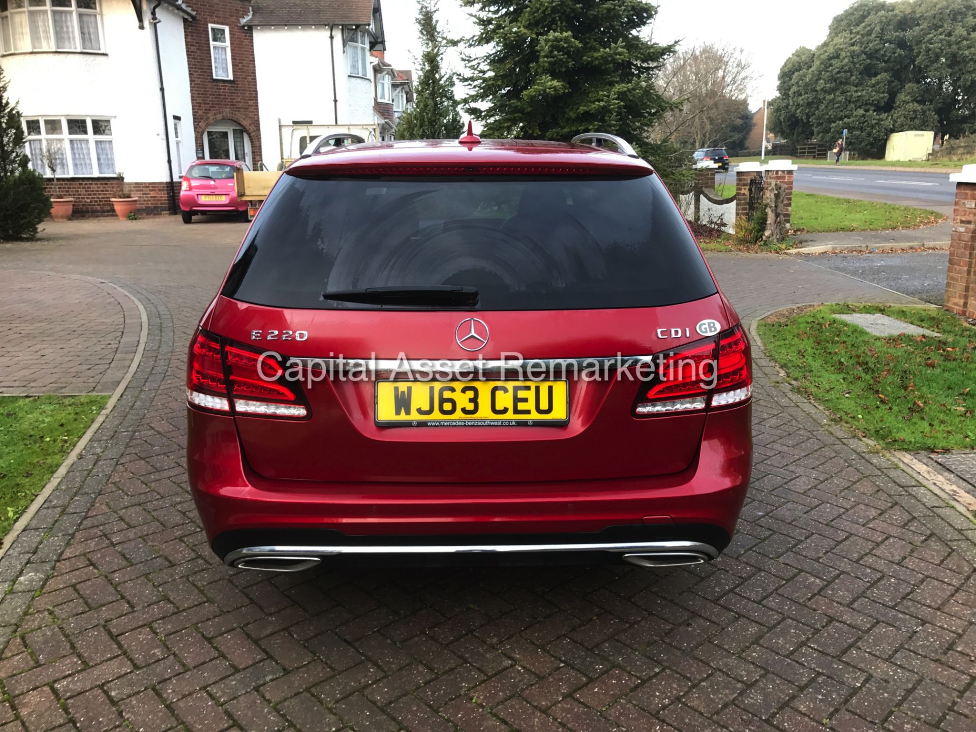 (On sale) MERCEDES E220CDI AMG SPORT ESTATE (2014) MODEL NEW SHAPE -MASSIVE SPEC -1 OWNER -SAT NAV - Image 6 of 19