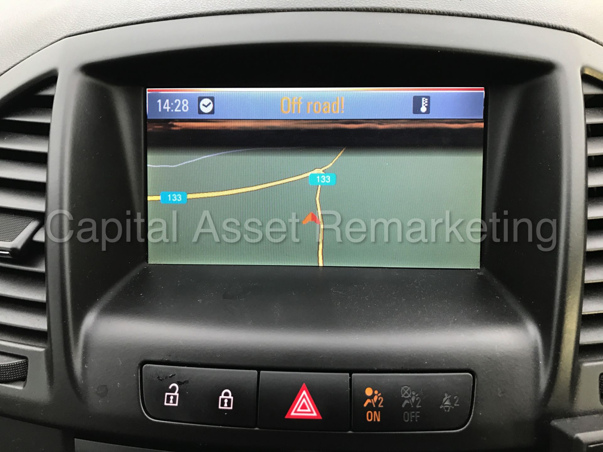 VAUXHALL INSIGNIA 'EXCLUSIVE NAV' ESTATE (2009) '2.0 CDTI - 6 SPEED - SAT NAV' (STAMPED SERVICE) - Image 13 of 25