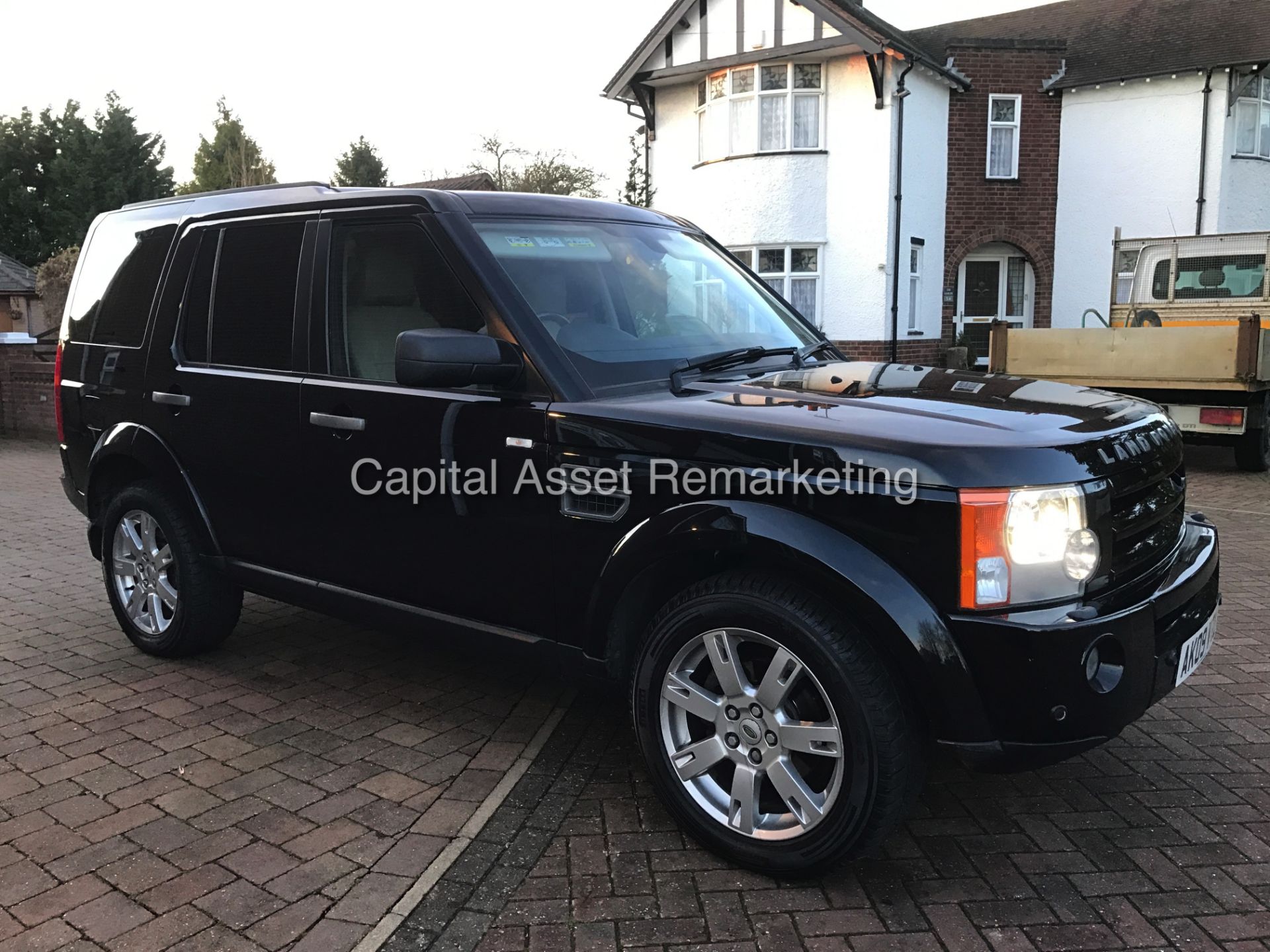 LANDROVER DISCOVERY 3 "TDV6" AUTO - (BLACK EDITION) - 09 REG - SAT NAV - LEATHER - 7 SEATER - WOW!! - Image 3 of 30