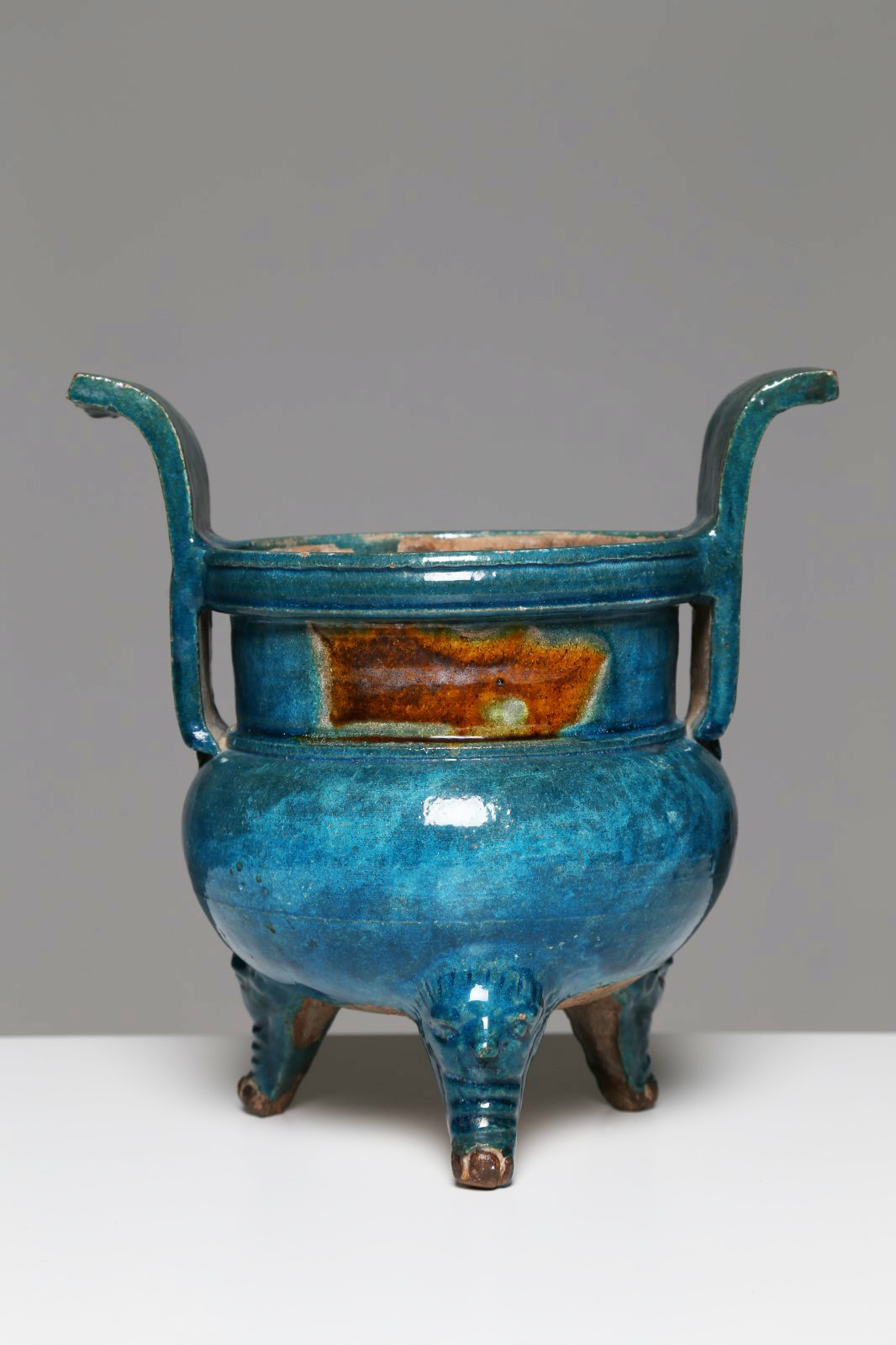Arte Cinese Vaso Ding tripode invetriato di blu Cina, dinastia Ming. . Cm 27,00. Vaso di tipica