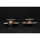 Arte Cinese Coppia di piccole tazze e piattini con decorazione rossa e dorata  Cina, dinastia Qing,