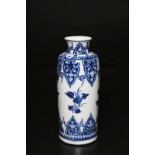 Arte Cinese Vaso a rullo marcato Kangxi Cina, dinastia Qing, periodo Kangxi 1661 - 1722 . . Cm 26,