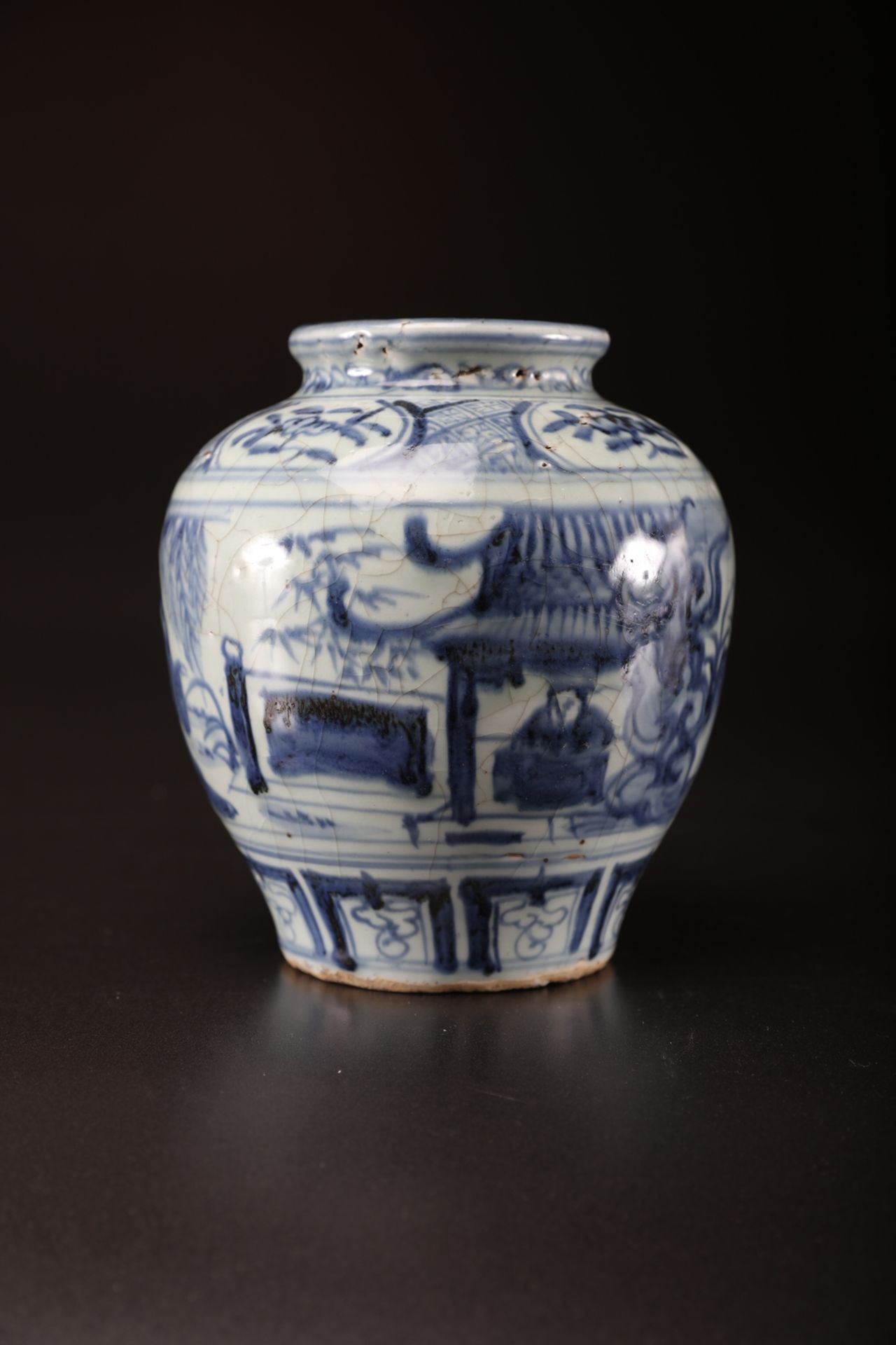 Arte Cinese . A blue and white pottery glazed vase painted with characters in landscape and - Bild 2 aus 2