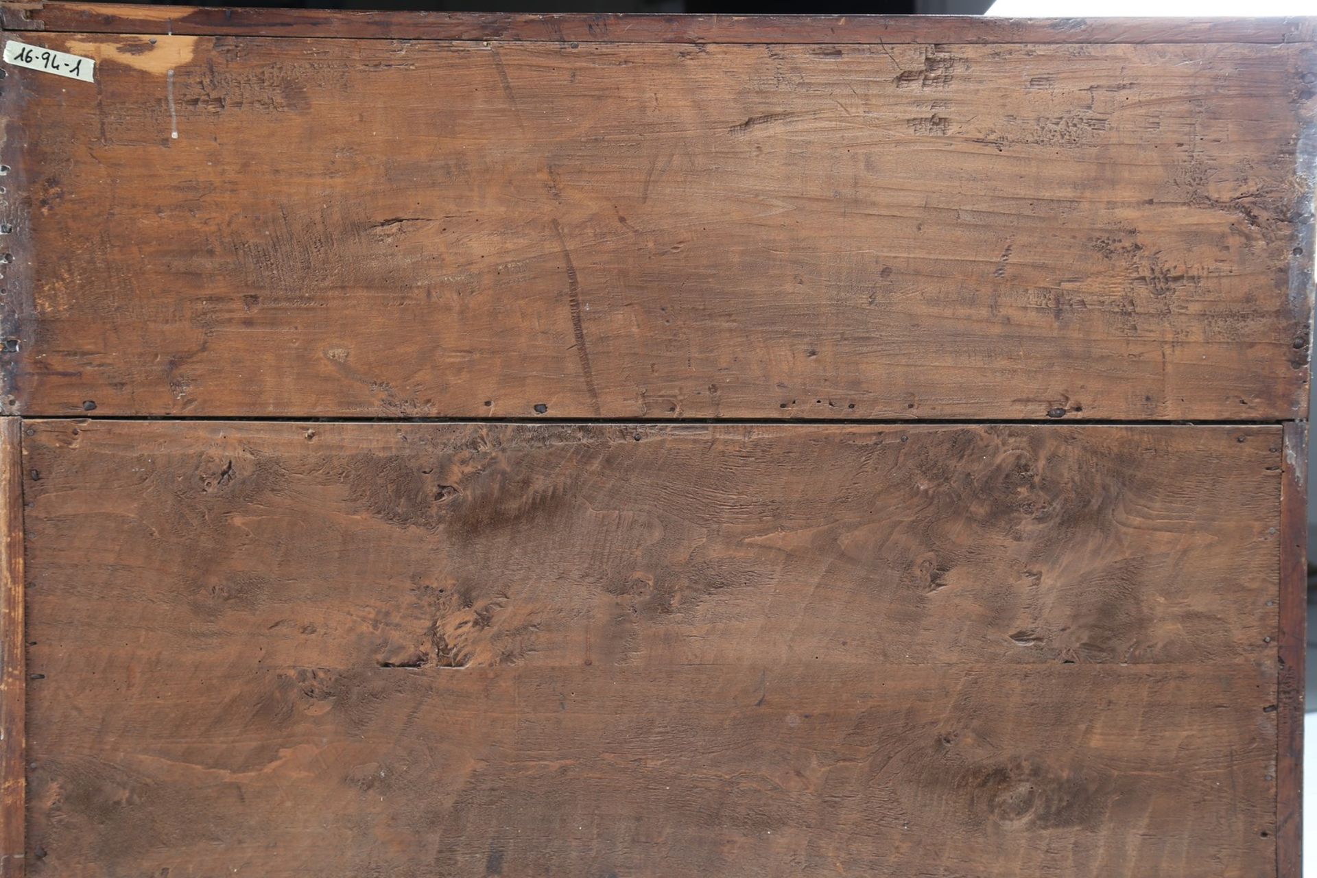 MANIFATTURA ITALIANA DEL XVIII SECOLO Ribalta lombarda in legno e radica noce, fine XVIII secolo a - Bild 6 aus 6