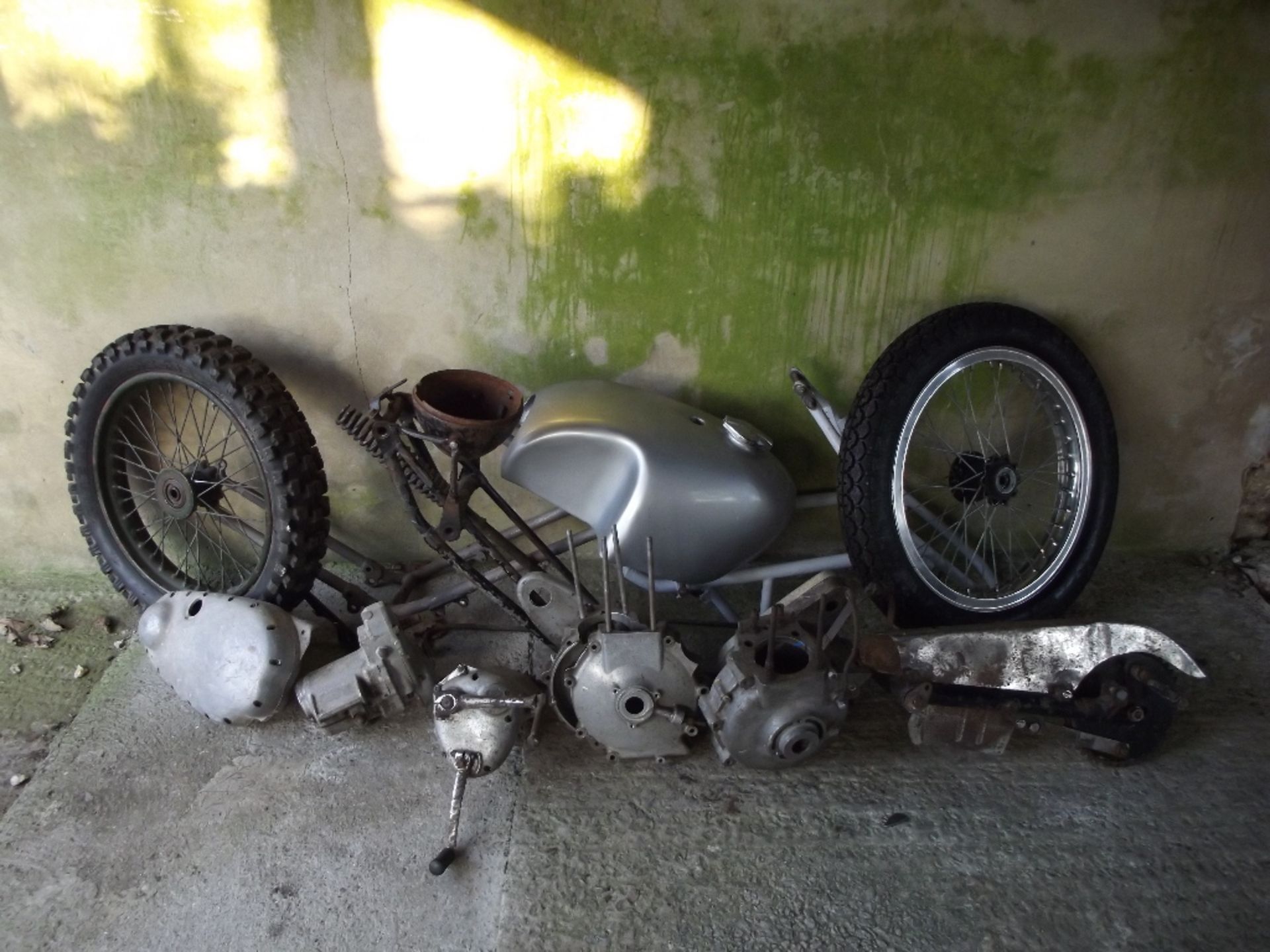 Assorted various British motorcycle components and spares, including a Matchless G3 crank case,