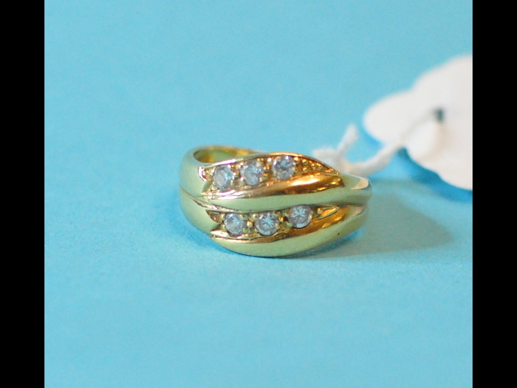 An 18ct gold ring, set white stones, app