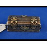 An early 18th century snuff box, in the