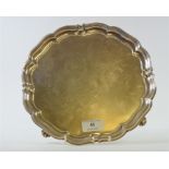 An Edwardian silver salver, with a pie crust border, London 1911, approx. 19.