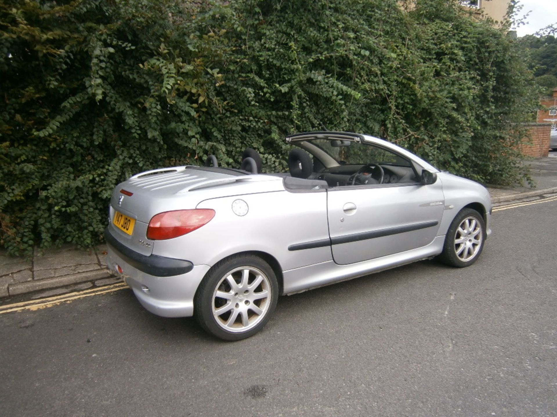 EXTRA LOT: A 2001 Peugeot 206 CC limited edition Quiksilver, registration number Y47 JBO, silver. - Image 2 of 2