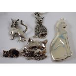 A silver cat brooch, and four others sim